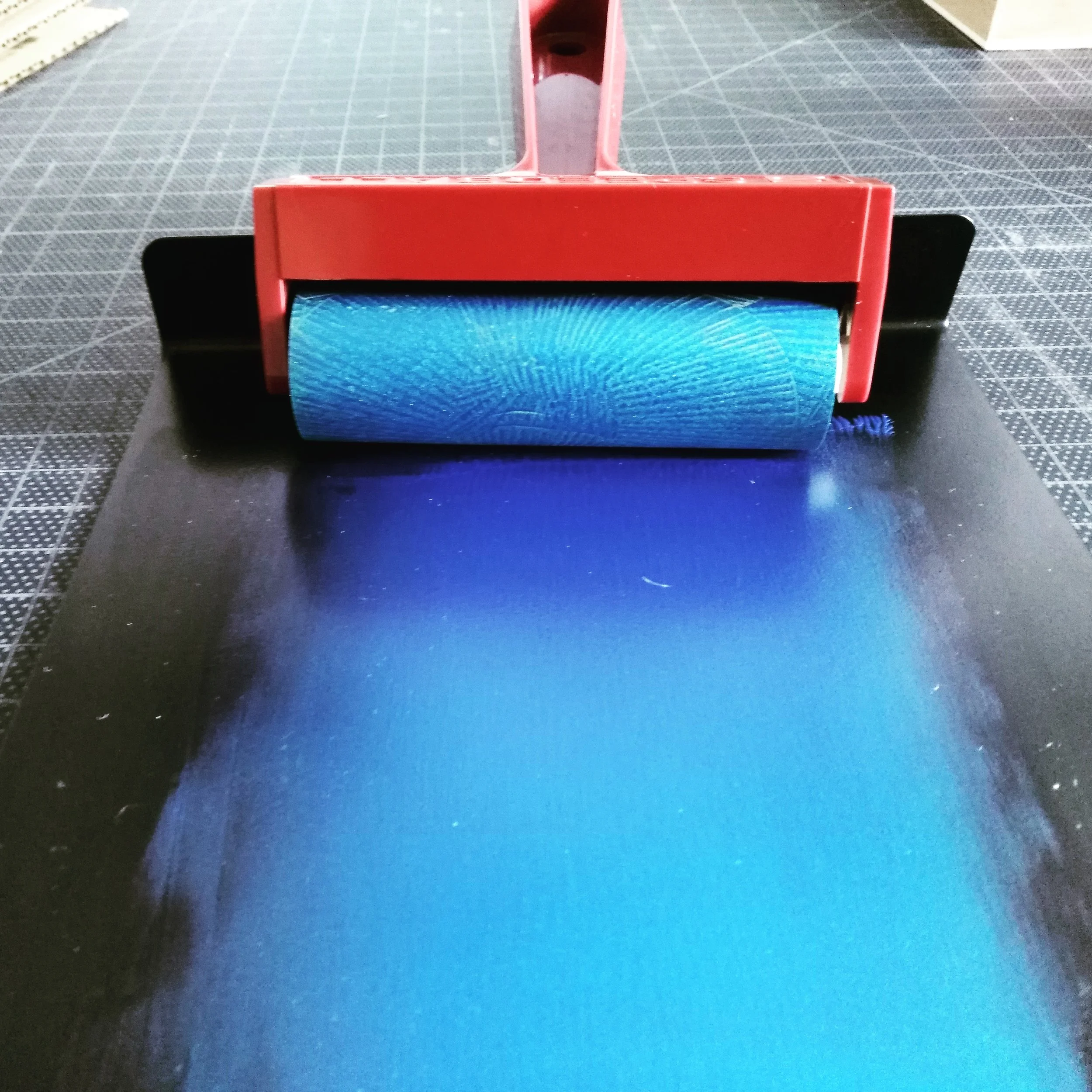 linocut printmaking brayer.jpg