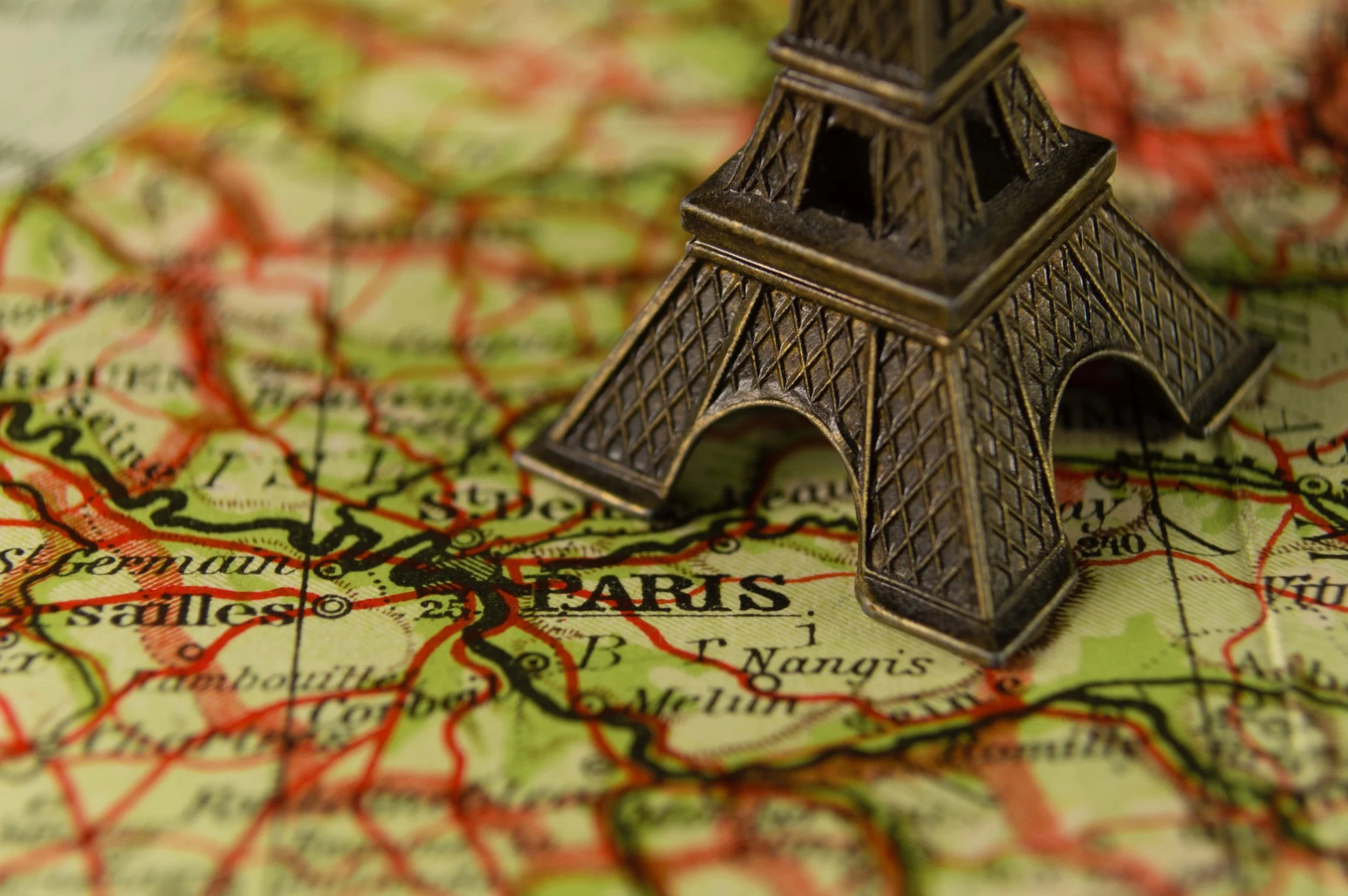 Paris Travel Tips: 3 Must-Have Apps for Exploring the City 