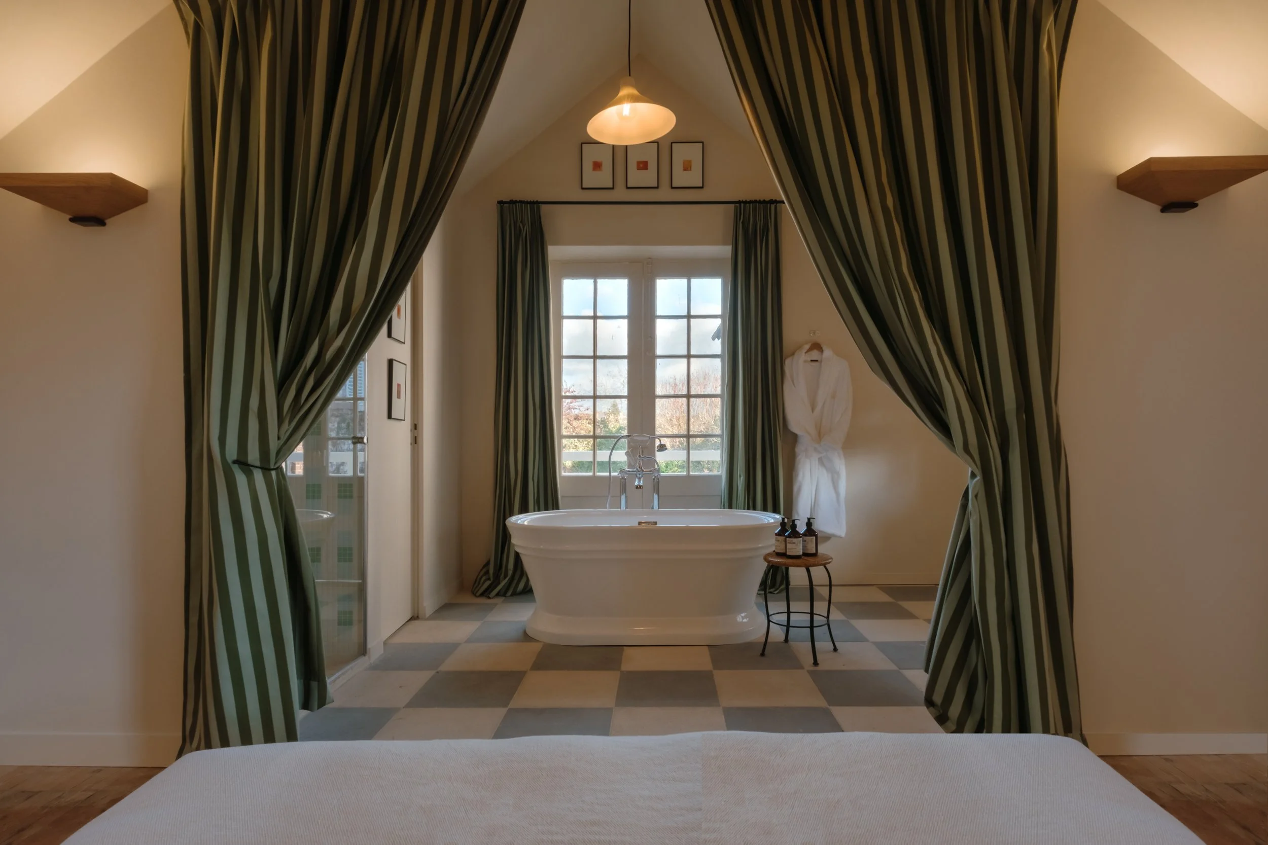 Rive SideHouse3.chambre 7 bath (1).jpg