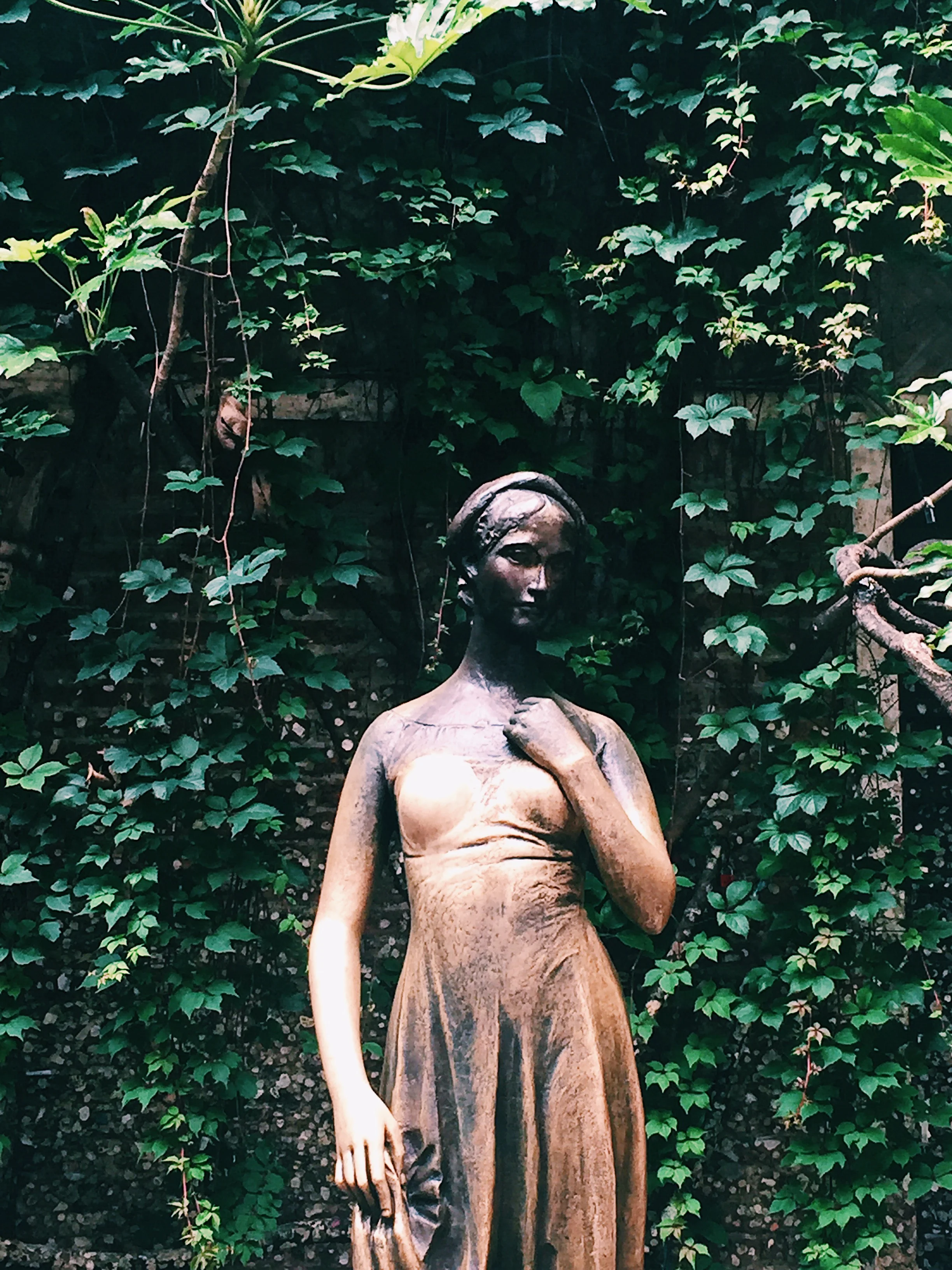 "There is no World Without Verona Walls"