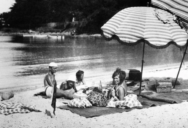 A photo of Gerald and Sara Murphy, the couple that some argue inspired Tender is the Night , via a 1962 article from The New Yorker, “Living Is the Best Revenge.”