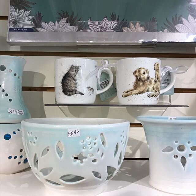 New pieces from Eric Roberts at Woodshed Pottery perfectly compliment the Pimpernel cork backed placemats and new Wrendale Bone China mugs and trays. Nobody here has a mania for colour coordination! 😉 #shoplocalvictoria #shoplocal #shopmatticks #mat