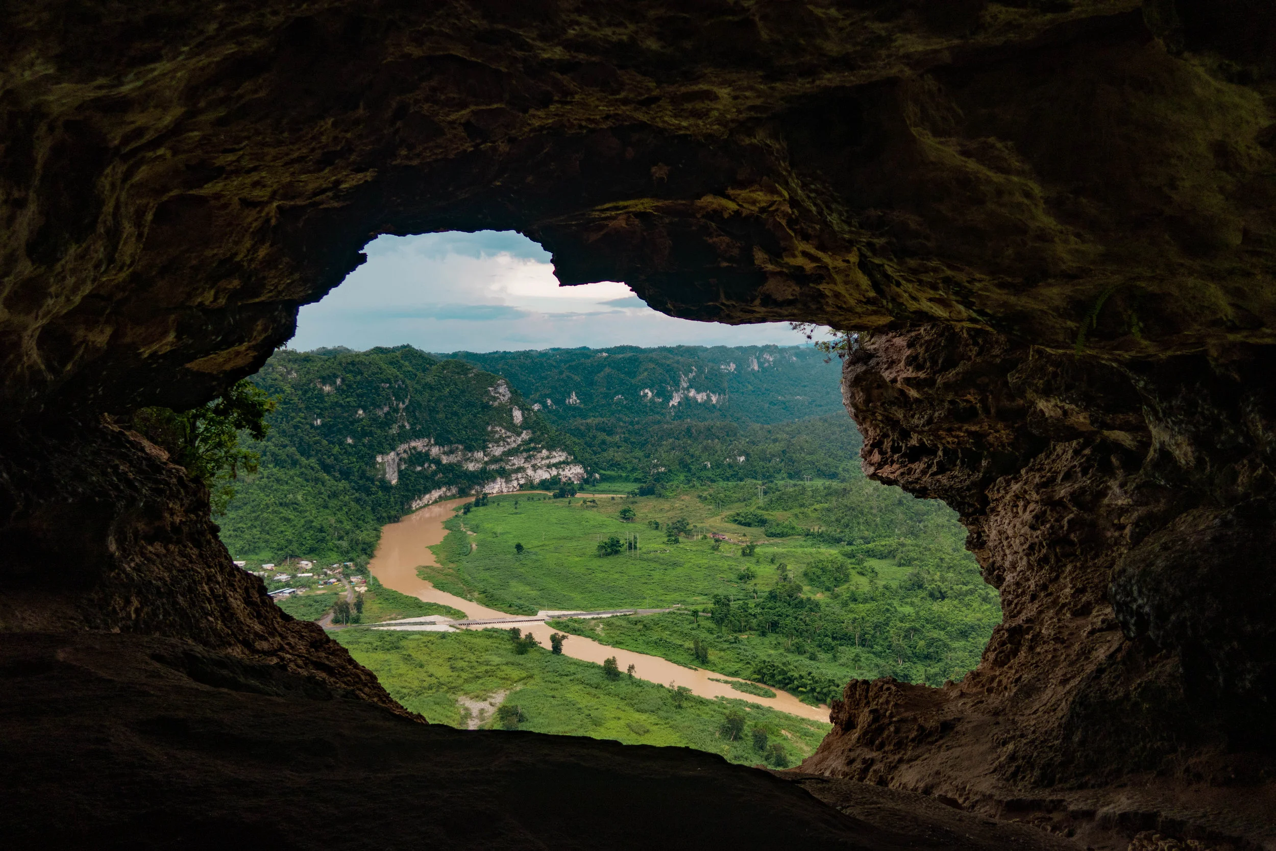 CUEVA VENTANA &amp; ARECIBO RADIO-TELESCOPE