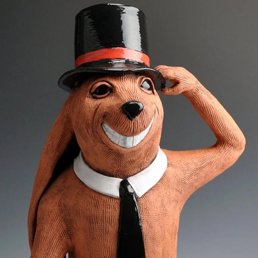 Join Stormie Parker for a 2-day sculpture workshop at Cliff House Studio. Discover the "magic" of clay and create your own art! Sign up now to master sculptural techniques in a stunning setting.