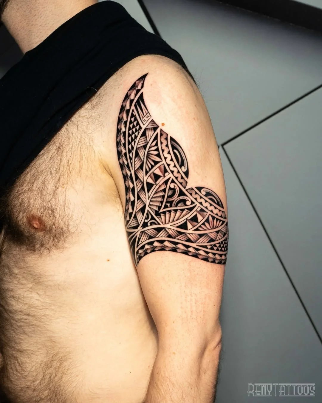 RenyTattoos-Tribal-UpperArm-WhaleTail_1.jpg