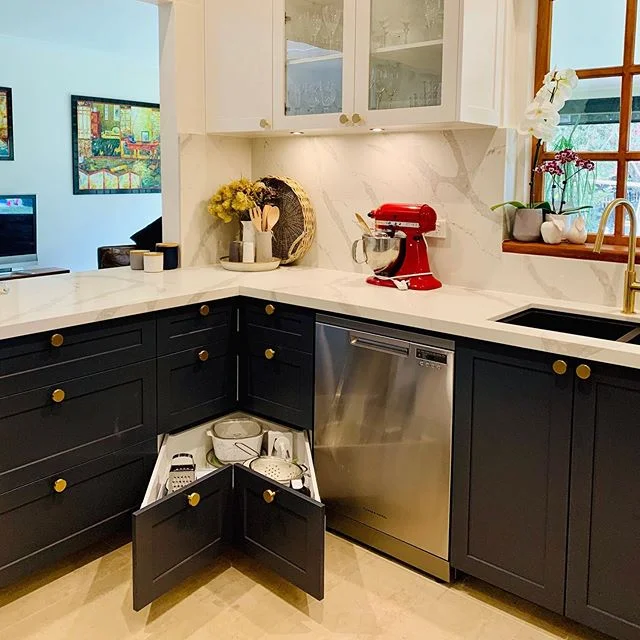 RESIDENTIAL
◄ There is always one tricky space! But that doesn&rsquo;t mean it has to go to waste. These Blum corner drawers make sure that every area in this kitchen is functional. ►
#franciscabinetry
