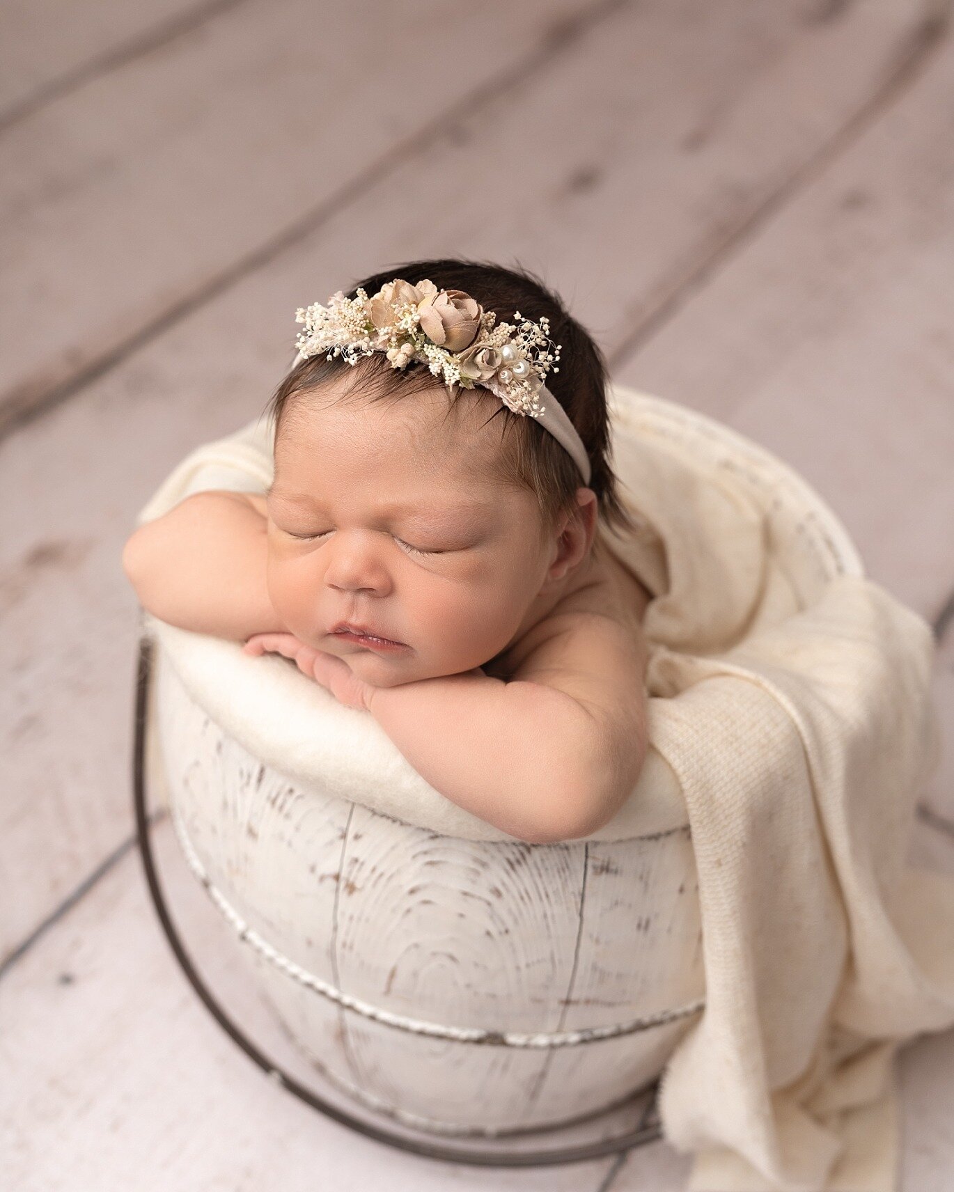 Book a newborn session and receive a FREE Maternity Mini session or Milestone Session! 
Link to book a session or see pricing: https://www.connerjamesphotography.com/booknow
#connerjamesphotography #referralprogram #supportsmallbusiness #edwardsville