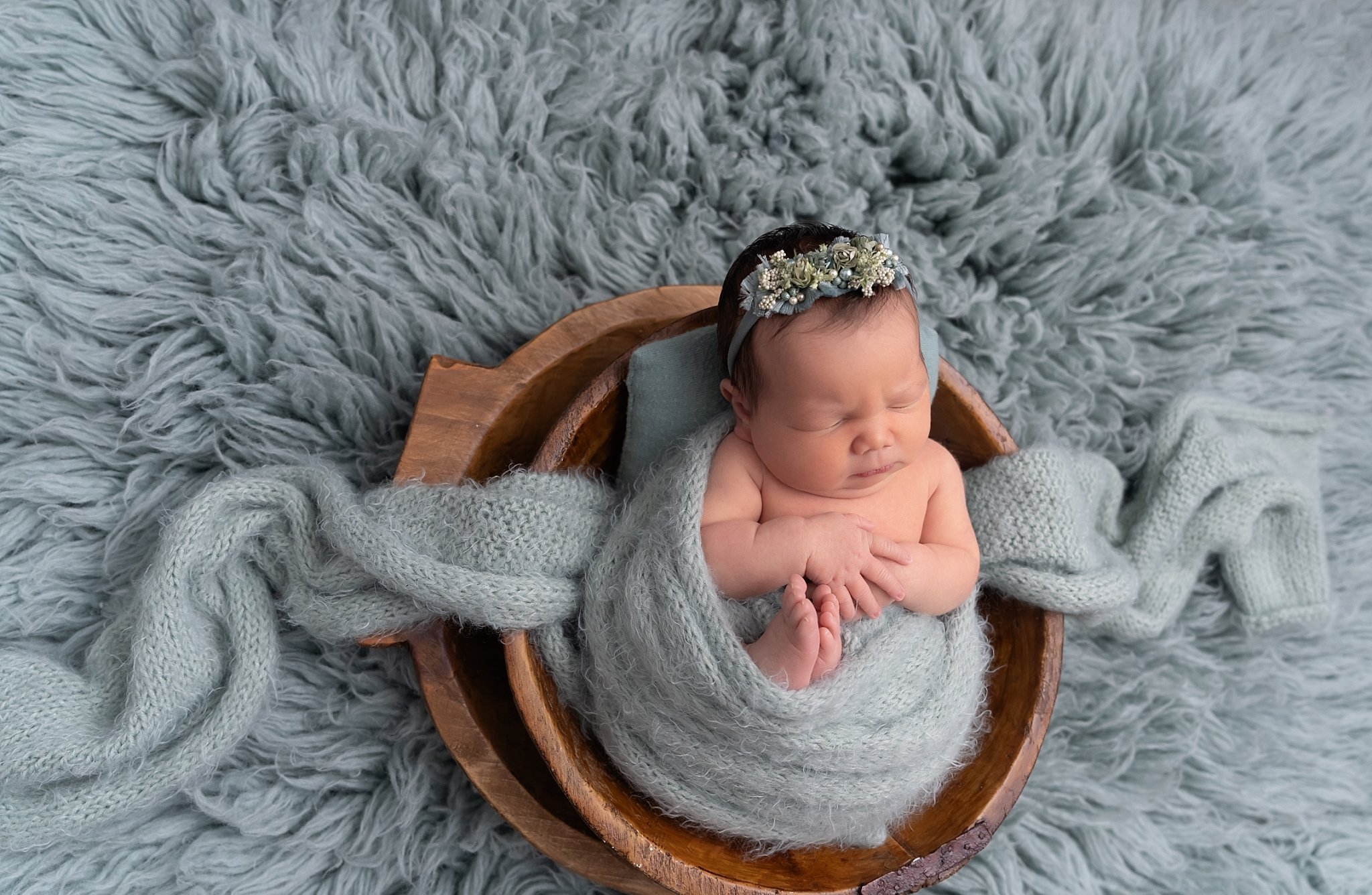 Book a newborn session &amp; receive a FREE MATERNITY Mini Session or MILESTONE session! 

Mini Newborn Session - Just baby being photographed. $399.00
Full Newborn Session - Immediate family, sibling, parent poses, &amp; individual newborn. $459.00
