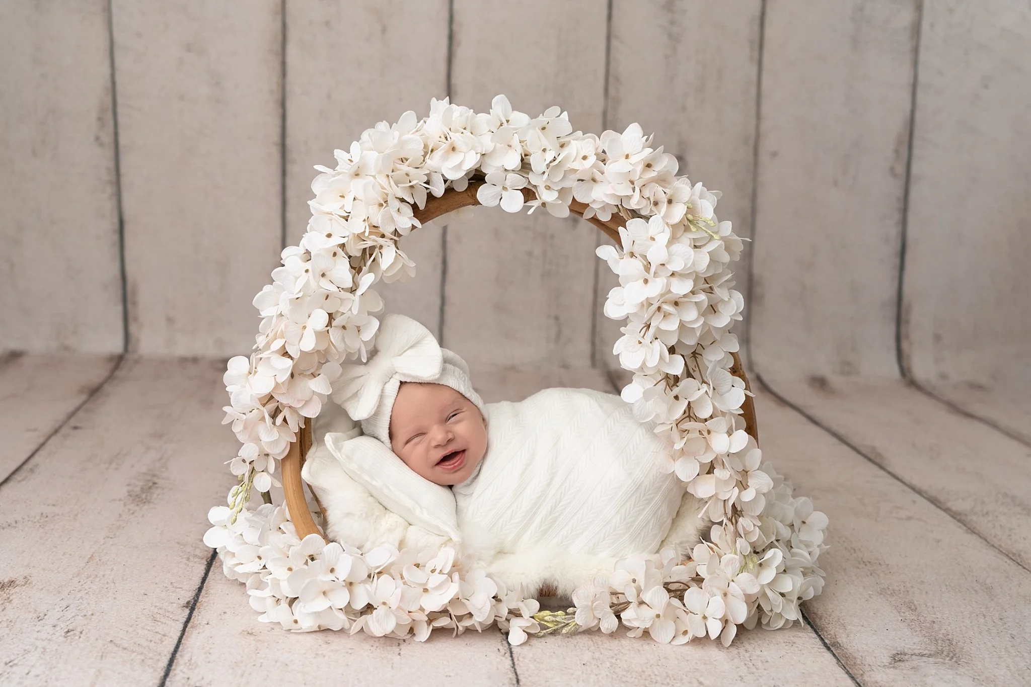 🌸 The tiniest smile wrapped in the softest love. 🌸
This little beauty was pure perfection in the studio&mdash;snuggled up, cozy, and already melting hearts. ✨

📸 Conner James Photography
www.connerjamesphotography.com/booknow

#NewbornPhotography 