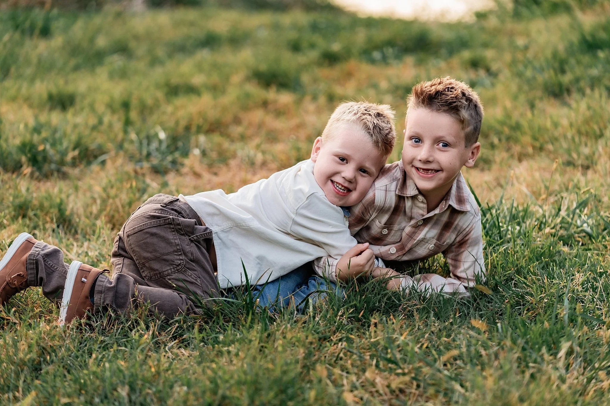 🤎 Brothers, best friends, and built-in wrestling buddies.
These smiles (and giggles!) are what family sessions are all about. 🥰

📸 Conner James Photography
www.connerjamesphotography.com/booknow

#FamilyPhotography #SiblingLove #Brotherhood #Famil