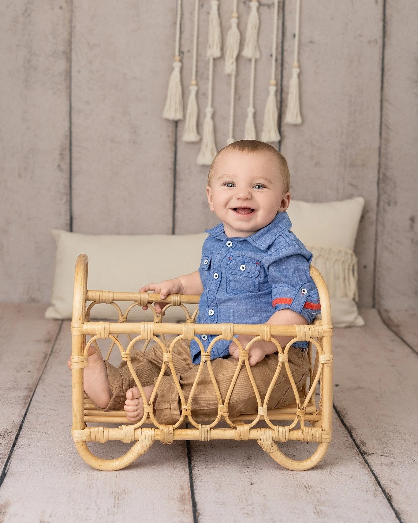 How is it possible for one smile to light up an entire room? ✨ Watching these little ones grow from newborn snuggles to big personality milestones is one of the best parts of my job. 💙

📸 www.connerjamesphotography.com/booknow