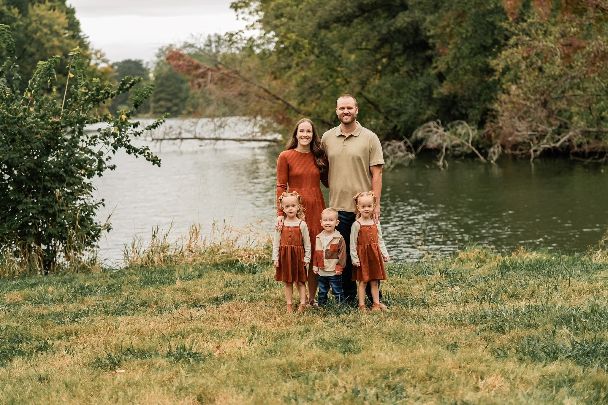 Simple. Sweet. Timeless. 🍂
Family sessions aren&rsquo;t about perfection &mdash; they&rsquo;re about connection. The way little hands hold on tight, the way siblings giggle together, and the quiet in-between moments that remind us what matters most.