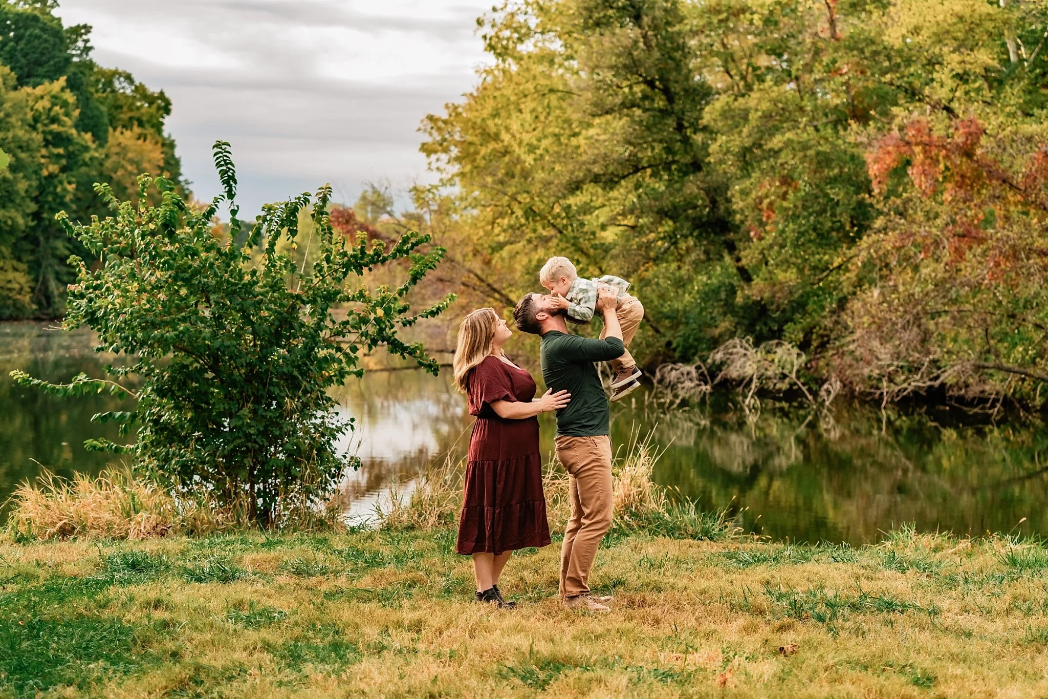I&rsquo;ve been photographing this beautiful family for years&hellip; and my heart melts every single time. 🥹❤️
Watching families grow and capturing these little in-between moments is truly the best part of what I do. ✨

How sweet is this?! 😍

#Con