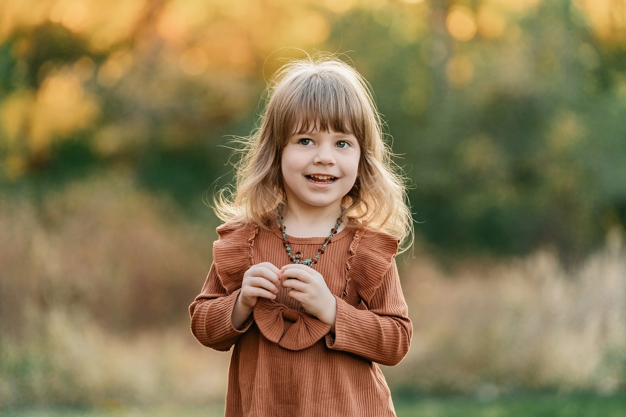 Little hands, soft curls, fall colors&hellip; these are the moments I never want parents to forget. 🤎
#FallPhotos #MetroEastFamilyPhotographer #IllinoisPhotographer