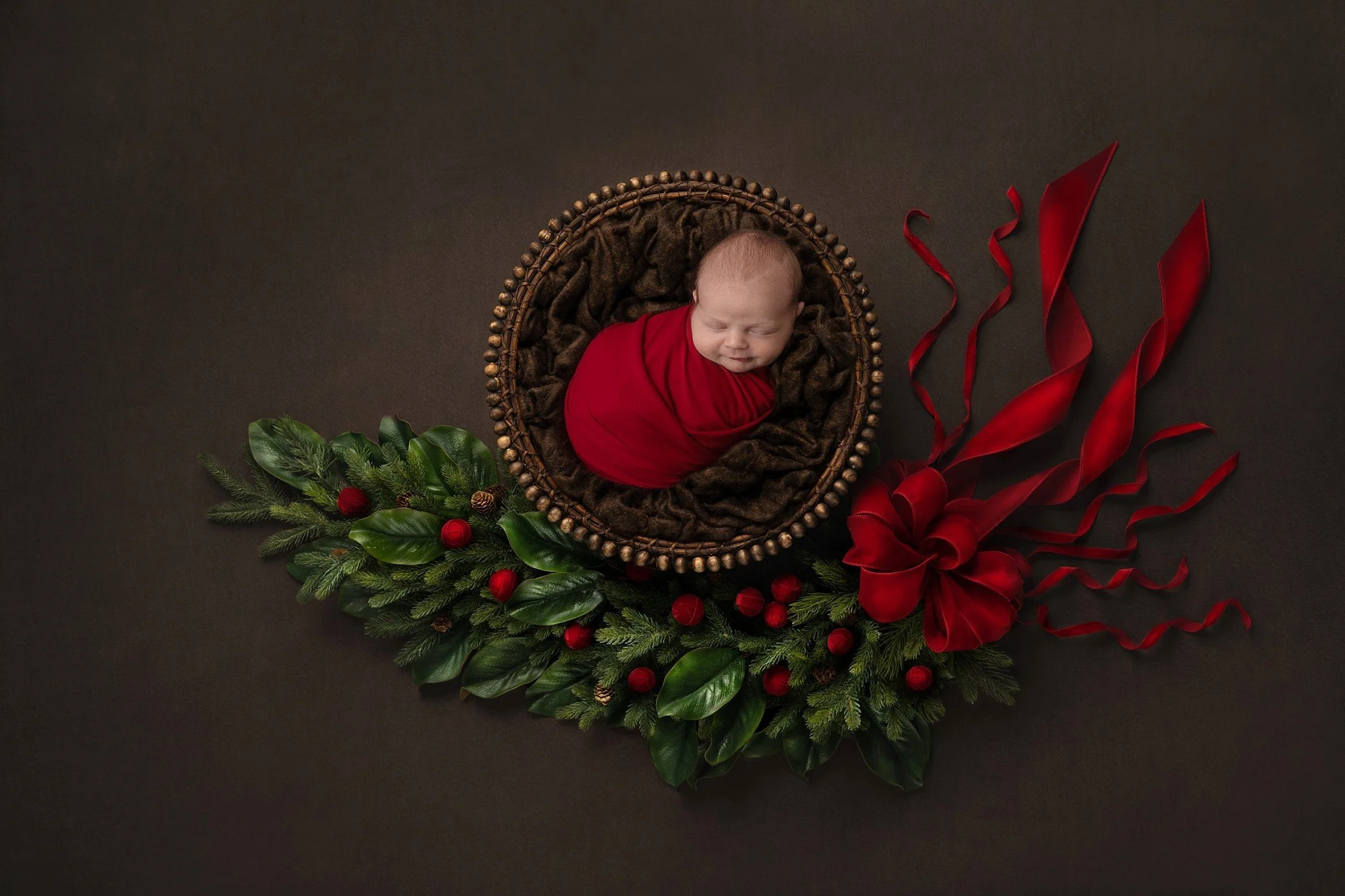 December is here&hellip; a season of warmth, wonder, and tiny little miracles like this.
So grateful I get to capture moments like these. ✨❤️

#ConnerJamesPhotography #GlenCarbonNewbornPhotographer #EdwardsvilleNewbornPhotographer #MetroEastPhotograp