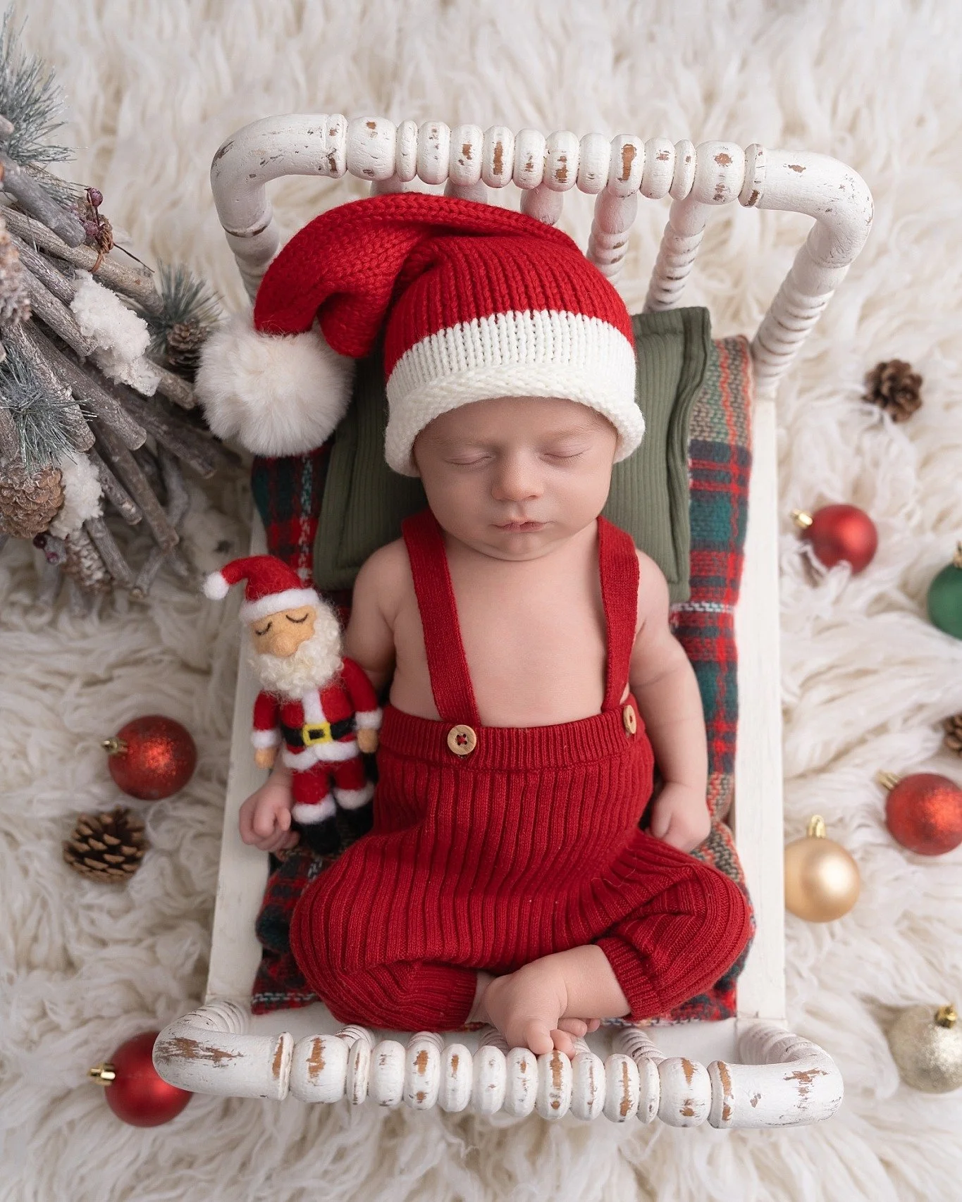 Tiny Santa dreams and Christmas magic all wrapped into one perfect little moment 🤍🎅🎄
These newborn days are fleeting&mdash;and they deserve to be captured forever.

✨ Book a Newborn Session &amp; Receive a FREE Maternity Mini or Milestone Session!
