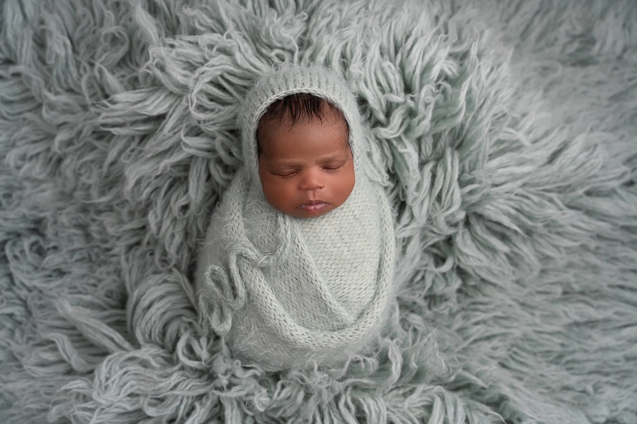 Perfectly wrapped. Perfectly peaceful.
These quiet newborn moments are some of the sweetest you&rsquo;ll ever remember.

✨ Book a Newborn Session &amp; Receive a FREE Maternity Mini or Milestone Session!
📍 Glen Carbon, IL Studio
📩 Message me or boo