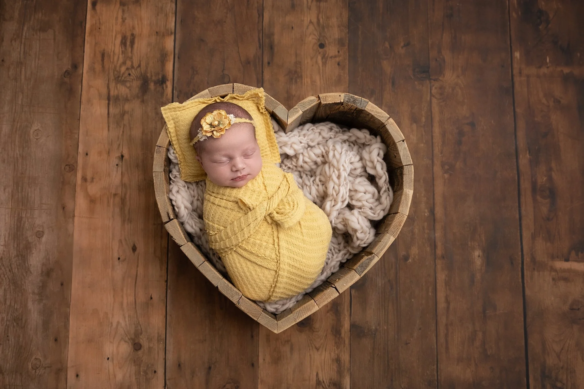 Just look at this little sunshine 🌼✨
Wrapped in the softest yellow and snuggled into a heart bowl &mdash; absolute perfection. Every time I photograph a newborn, I&rsquo;m reminded just how quickly these tiny moments pass.

✨ Newborn Promotion ✨
Boo