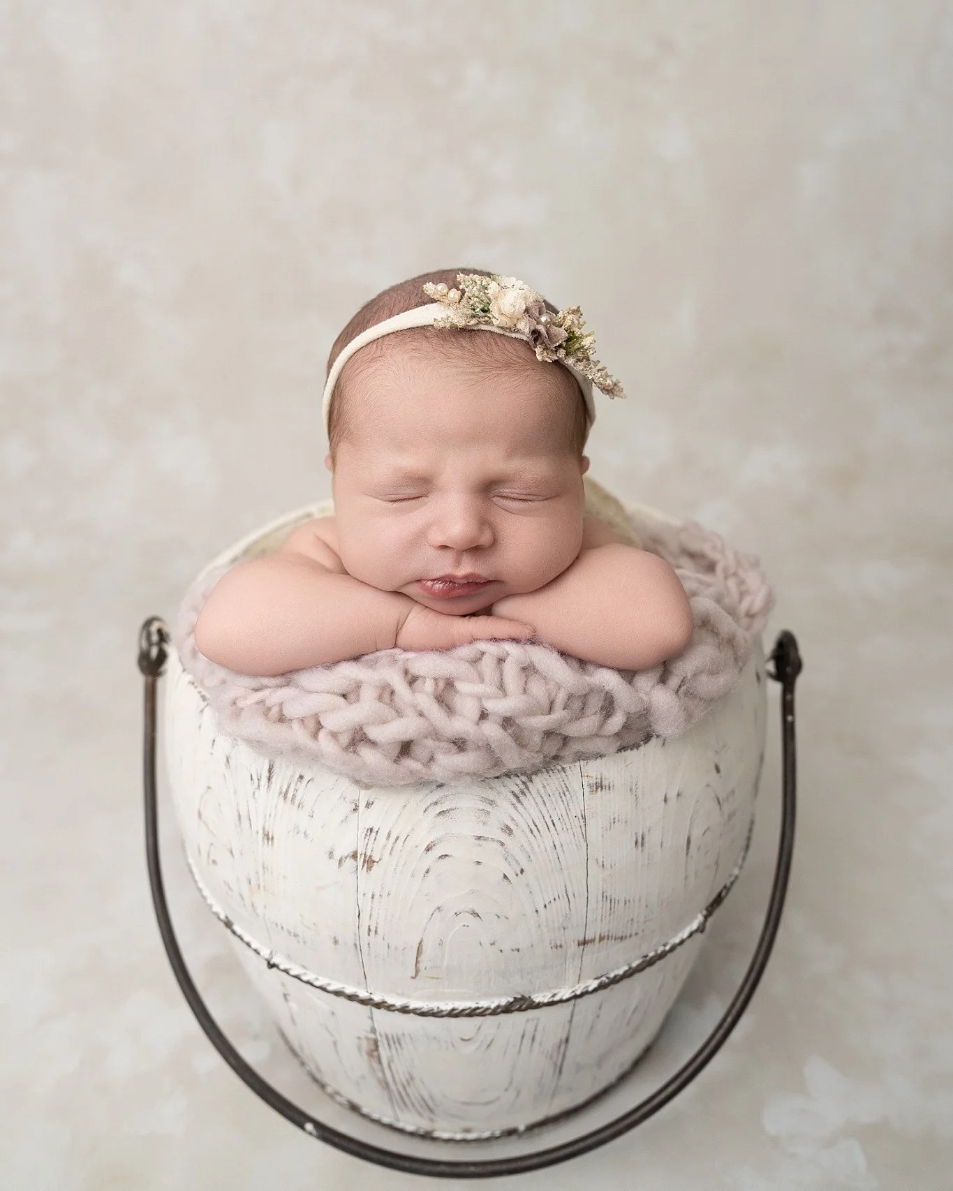 The tiniest little chin rest and the softest baby cheeks 🥹✨
This pose gets me every single time &mdash; so simple, so sweet, and such a perfect way to remember just how little they were in these first days earthside.

✨ Newborn Promotion ✨
Book a Ne