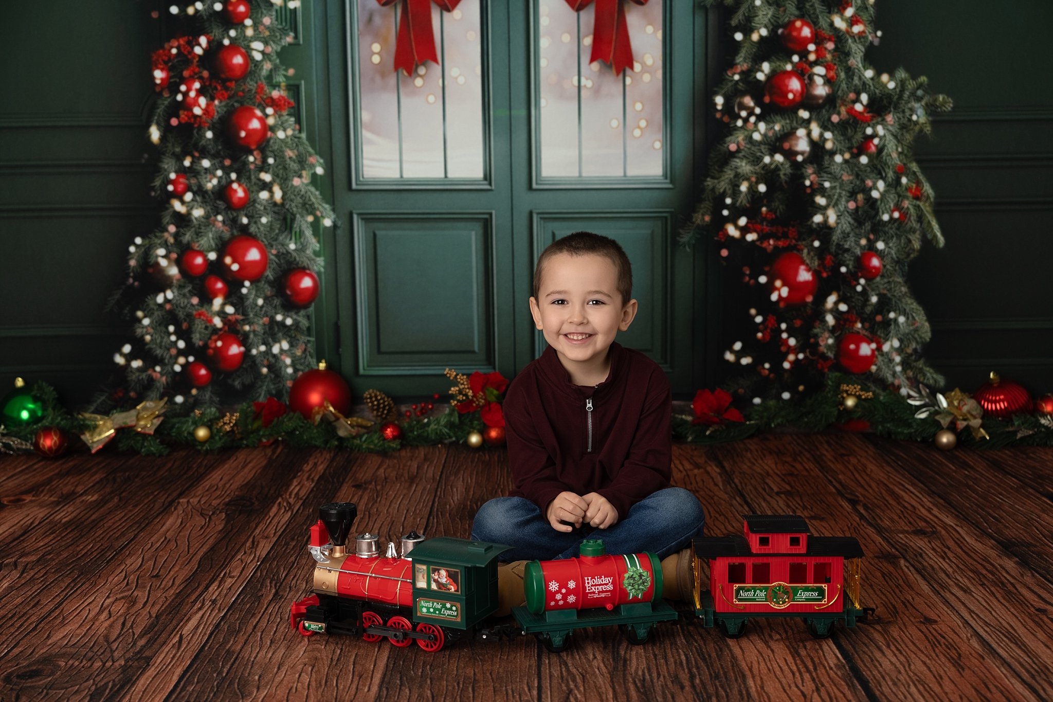 All aboard the Holiday Express! 🎄🚂
This little guy brought the biggest smiles to the end of his Christmas Mini Session.  Christmas magic looks good on him! 

#ConnerJamesPhotography #GlenCarbonPhotographer #EdwardsvillePhotographer #MaryvilleILPhot