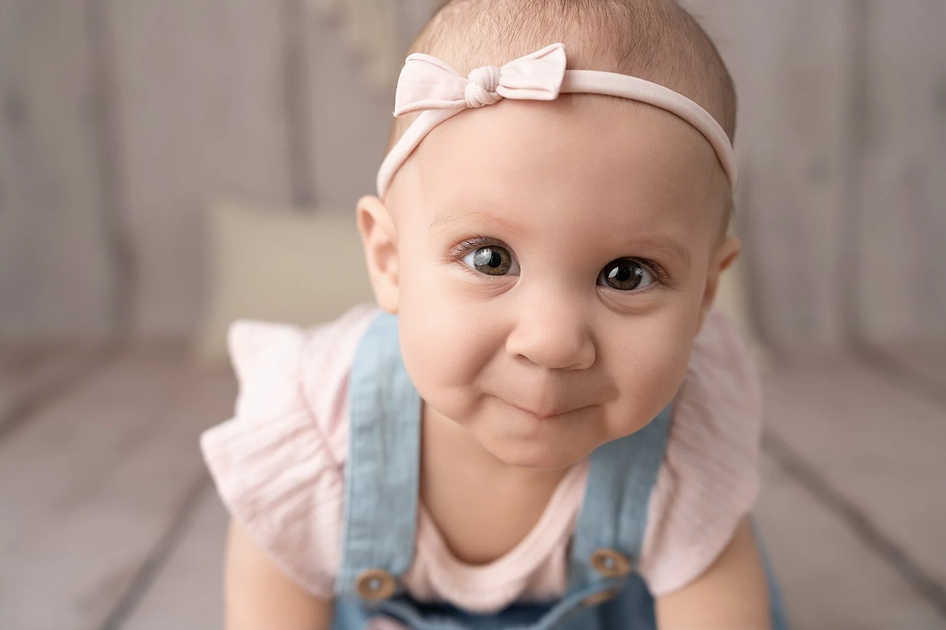 Right there&hellip; that look 🤍🥰

The one that makes you stop everything, soak it in, and wish time would just slow down for a minute.  It's Friday Ya'll! 

#BabyPhotography #MilestoneSession #GlenCarbonPhotographer #EdwardsvillePhotographer #BabyP
