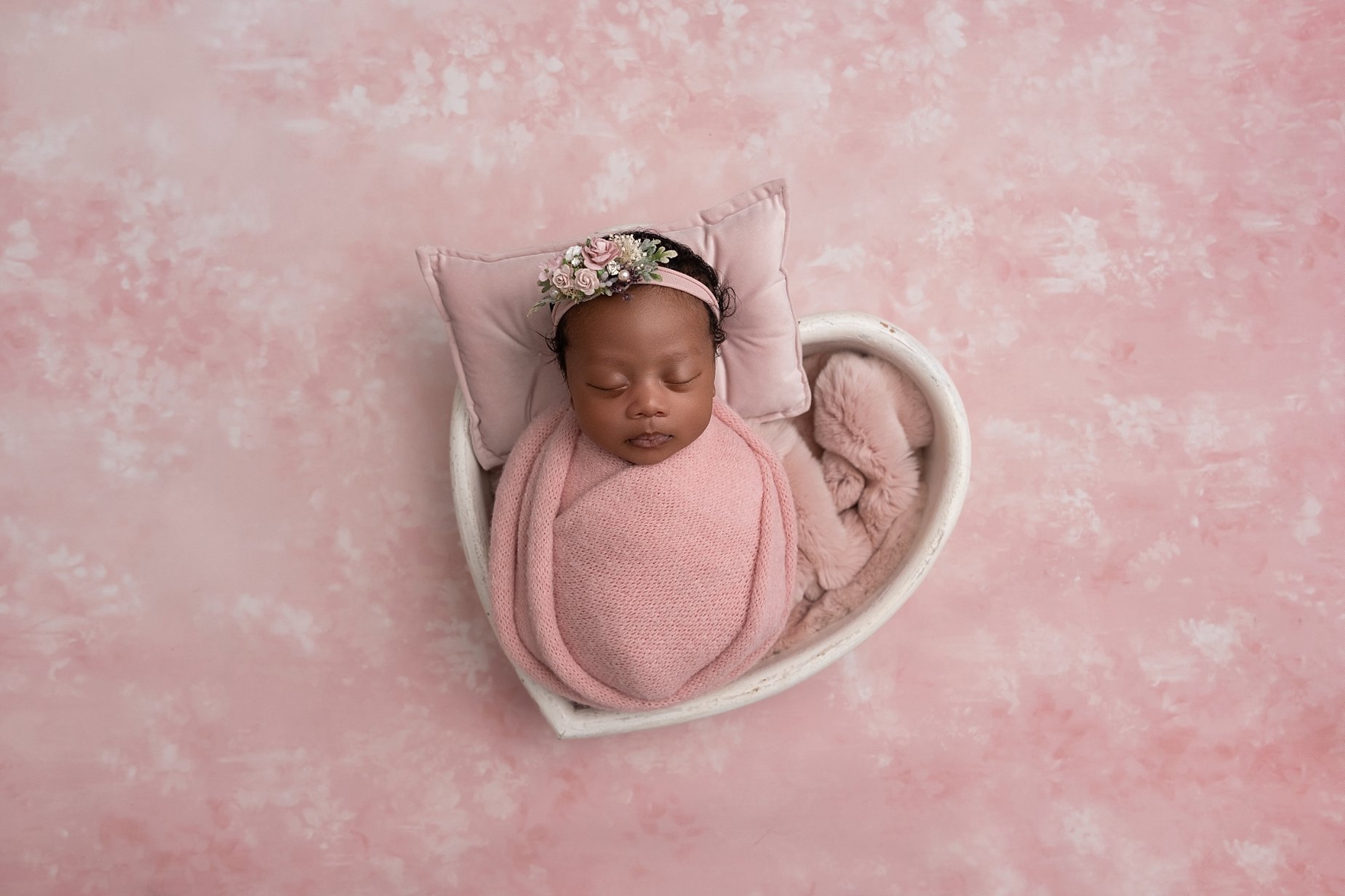 Sweet as can be 🤍

The quiet, peaceful moments&hellip; the ones filled with love before the world even begins to move around them.

#NewbornPhotography #BabyGirlPhotography #GlenCarbonPhotographer #EdwardsvillePhotographer #NewbornSession