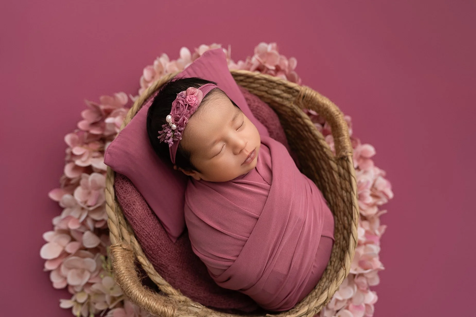 Wrapped up in love and surrounded by sweetness. 💕 Tiny moments like these become the memories you&rsquo;ll treasure forever.

Now booking newborn sessions in Glen Carbon &amp; Edwardsville, IL. ✨

#ConnerJamesPhotography #NewbornPhotographer #Edward