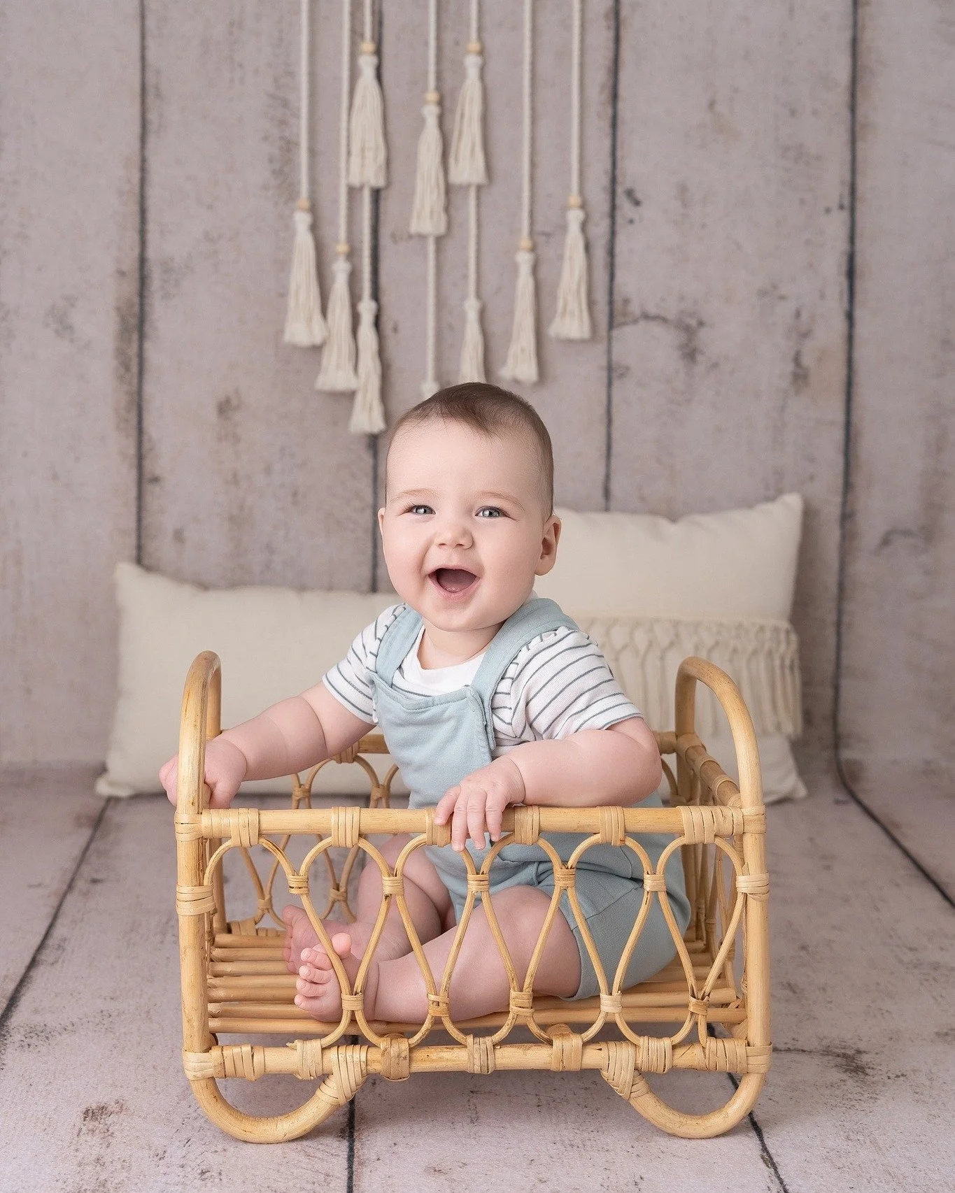 ✨ One minute they're fitting perfectly in your arms... and the next they're sitting up, smiling, and showing off their big personality.

Milestone sessions are some of my favorites because they capture all those sweet stages that pass by way too fast