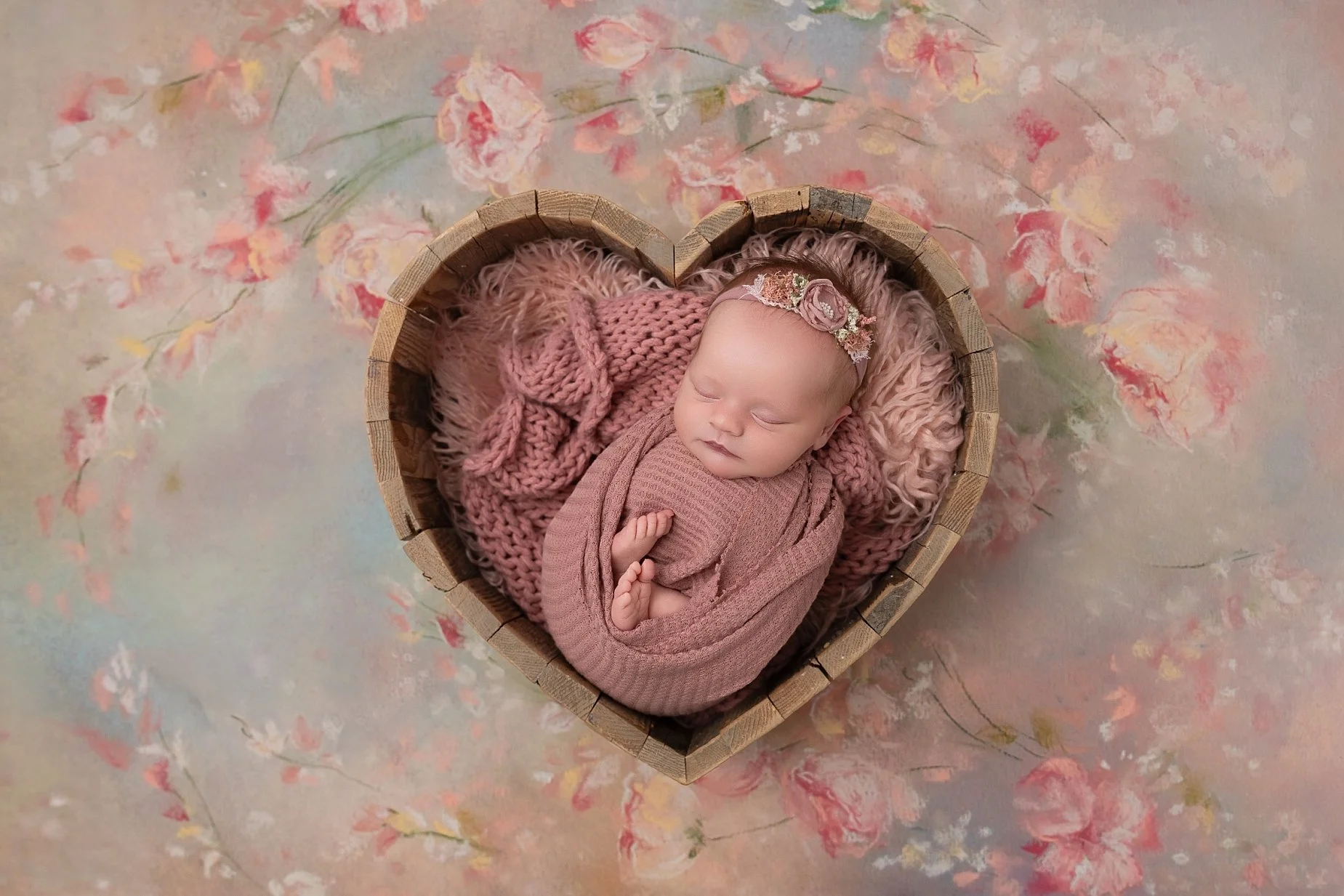 Some photos simply make your heart smile. 💕

Tiny fingers. Tiny toes. A peaceful little yawn... and a heart full of love.

Every newborn session is thoughtfully styled with timeless props, beautiful colors, and most importantly, your baby's safety a
