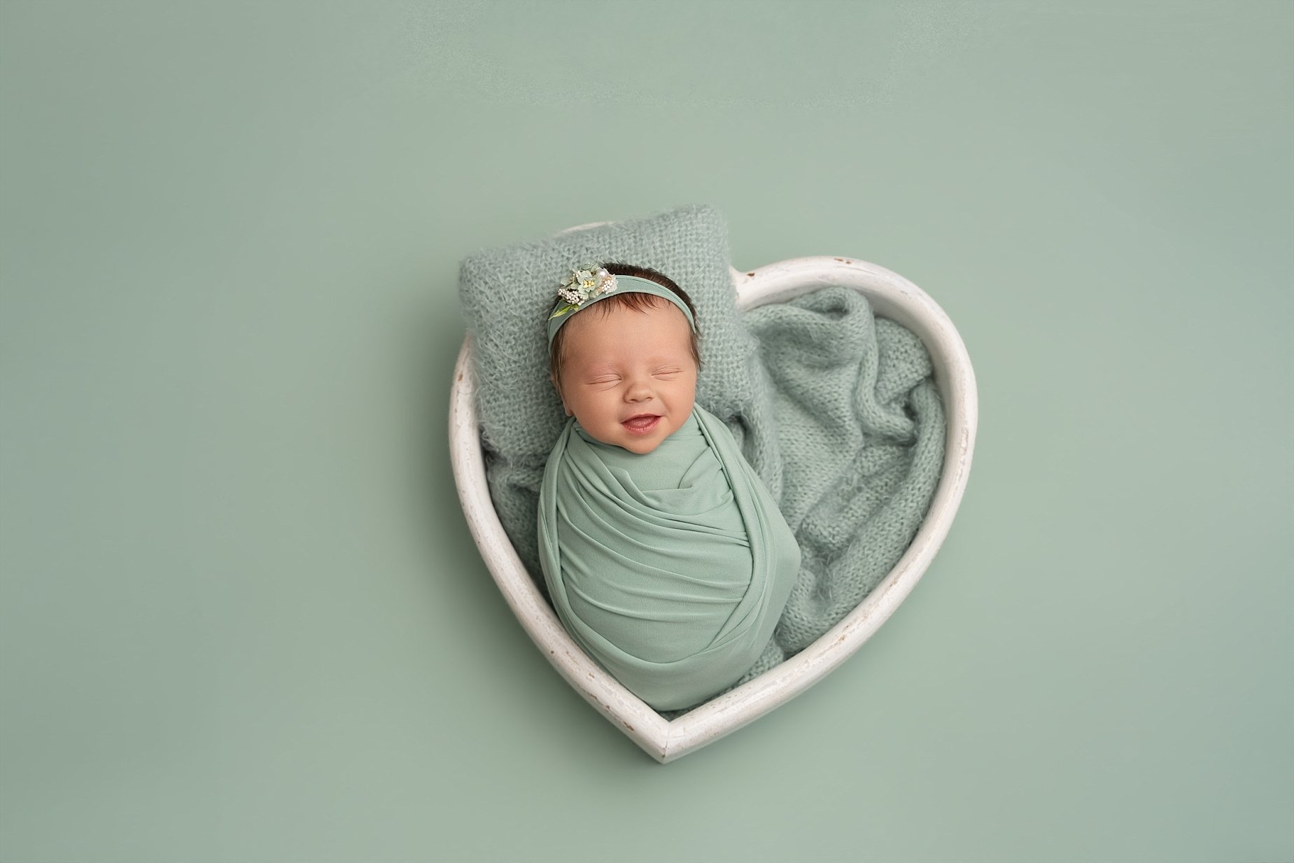 edwardsville-newborn-photographer-mint-heart-bowl-newborn.jpg