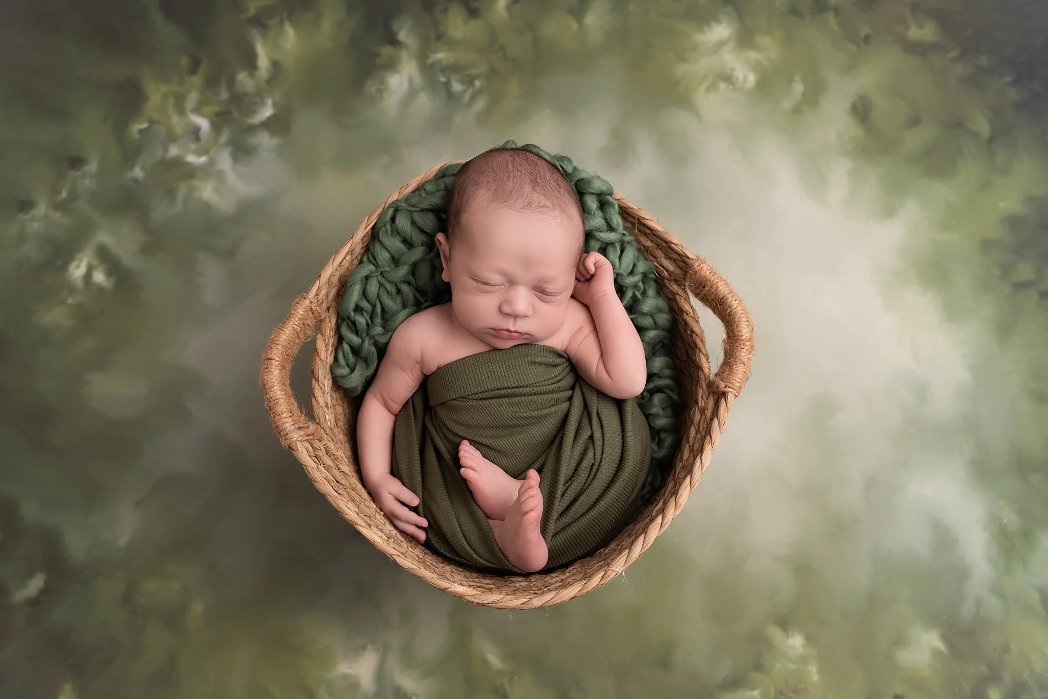 Tiny today. Treasured forever. 🤍

The newborn stage is over in the blink of an eye. Capture those tiny fingers, sleepy smiles, and precious little details while they're still this little.

✨ Newborn sessions are best photographed within the first 5&
