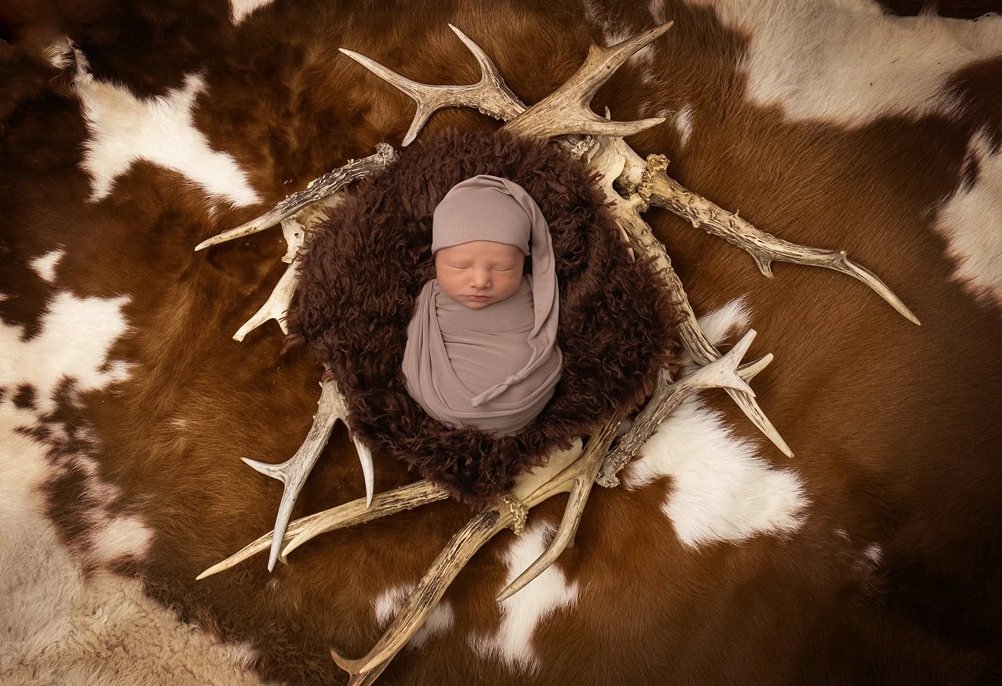 Tiny boots to fill. Big adventures ahead. 🤎🦌

Every newborn session is customized to celebrate what your family loves. From rustic outdoor themes to timeless classics, together we'll create portraits that tell your baby's story.

✨ Newborn sessions