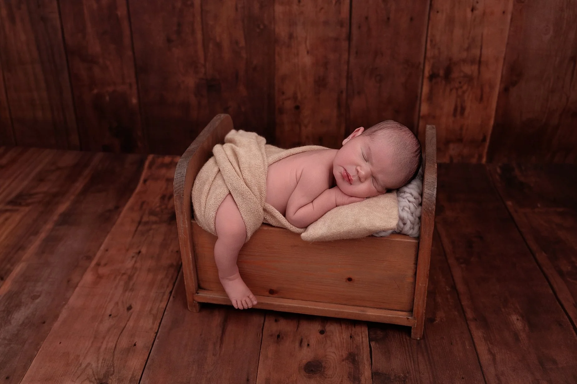 Warm Earthy Tones and Rustic Charm | Edwardsville, IL Newborn Photography