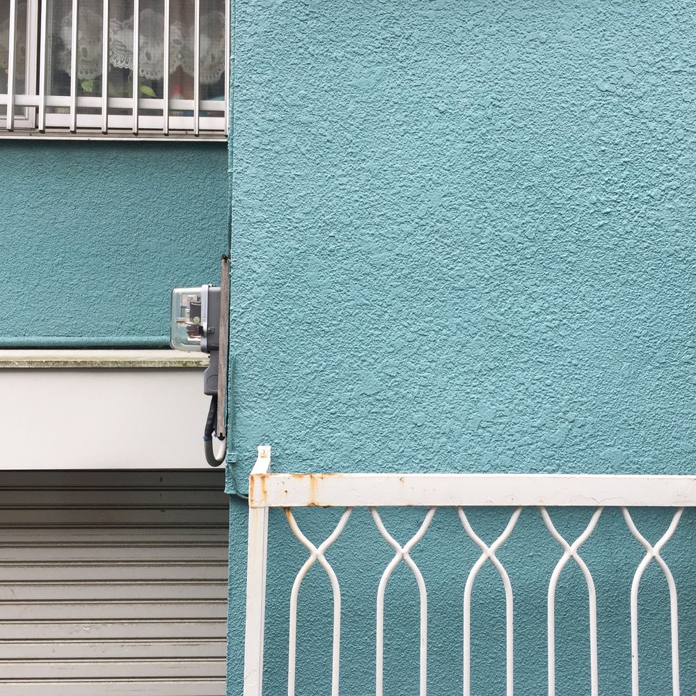 Blue wall in Shinokubo