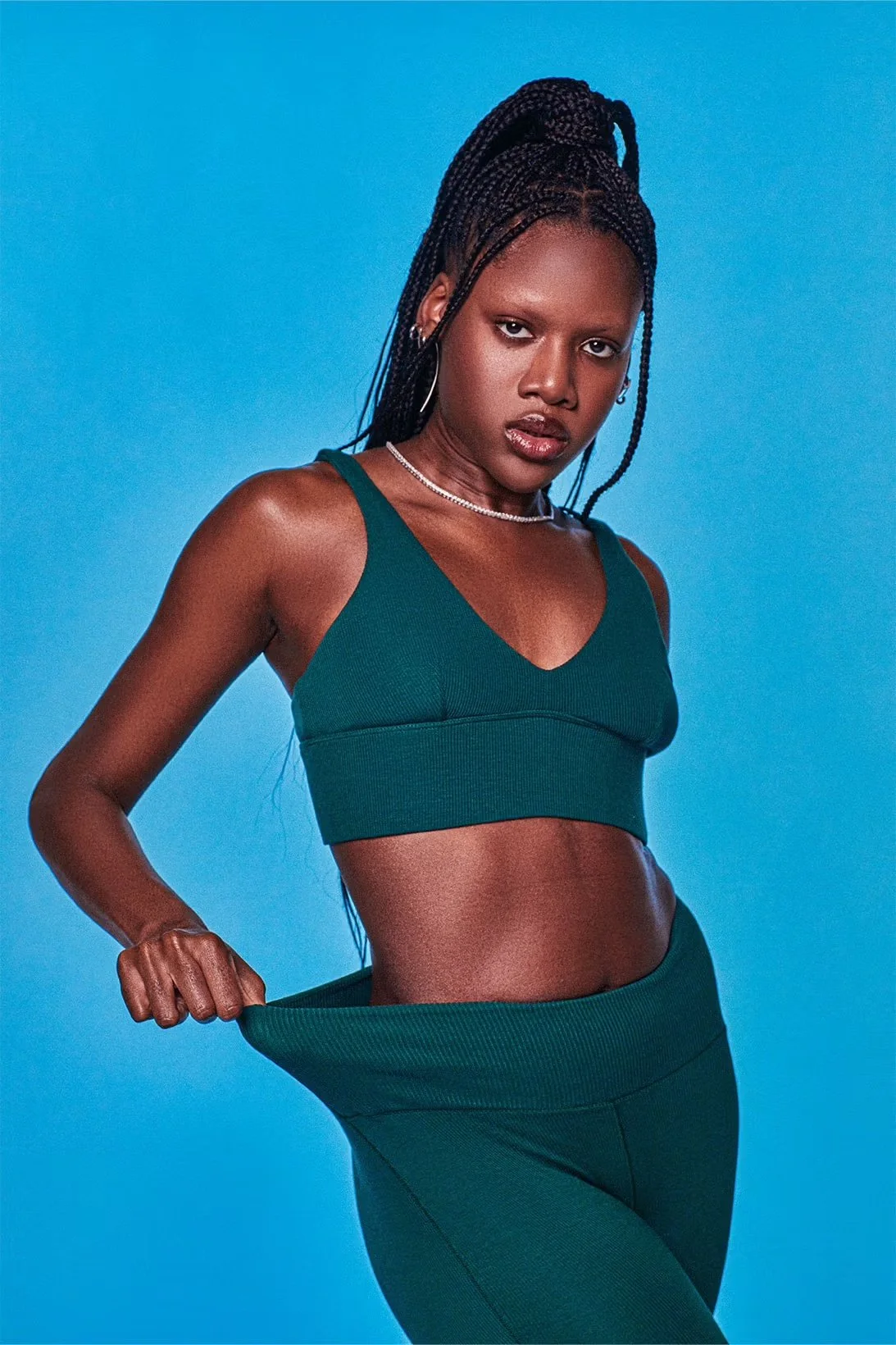 https___hypebeast.com_wp-content_blogs.dir_6_files_2022_03_parade-sporty-loungewear-collection-campaign-3.jpeg