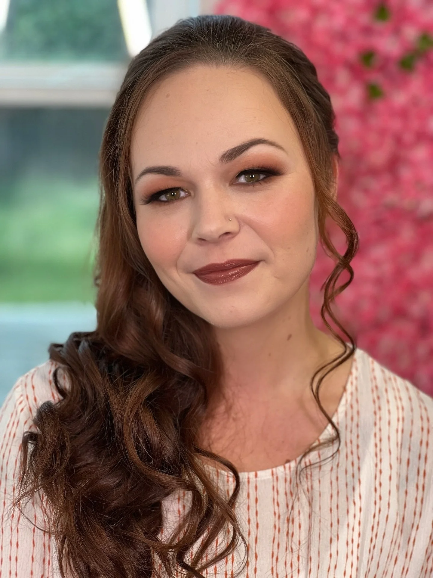 Winter bride Sam wanted a moody, romantic look to match her burgundy wedding theme 💍✨ I used gold and burgundy tones from the @hudabeauty Rose Gold palette to create this soft glam &mdash; and she loved it so much she booked on the spot! 💄

Brides 