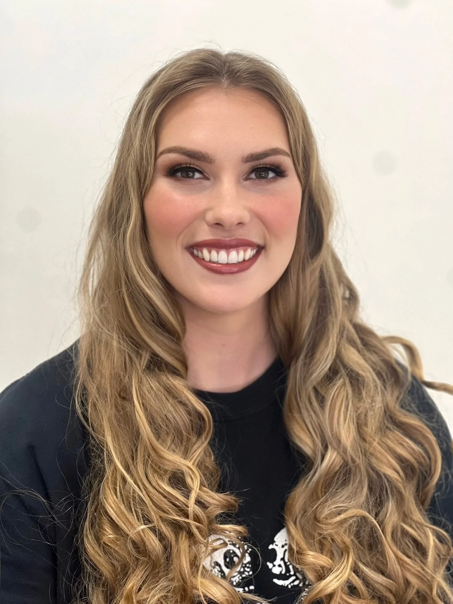 Soft + sultry ✨ My gorgeous client Lauren wanted a glam that felt soft but still had that smoldering edge 🔥 Perfectly paired with loose curls for her boudoir shoot with @boudoir_by_lawler 💕

Hair &amp; Makeup by me | @shine_anh ✨

Booking link in b