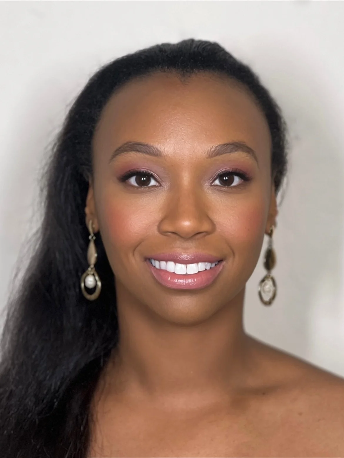 ✨ Natural glow, soft glam vibes ✨ Chelsea wanted a flawless skin-like finish, soft pink eyes, a smoked-out liner, and the perfect glossy lip. The result? Effortless beauty that still makes a statement. 💕

📍 Located in Katy, TX and traveling anywher
