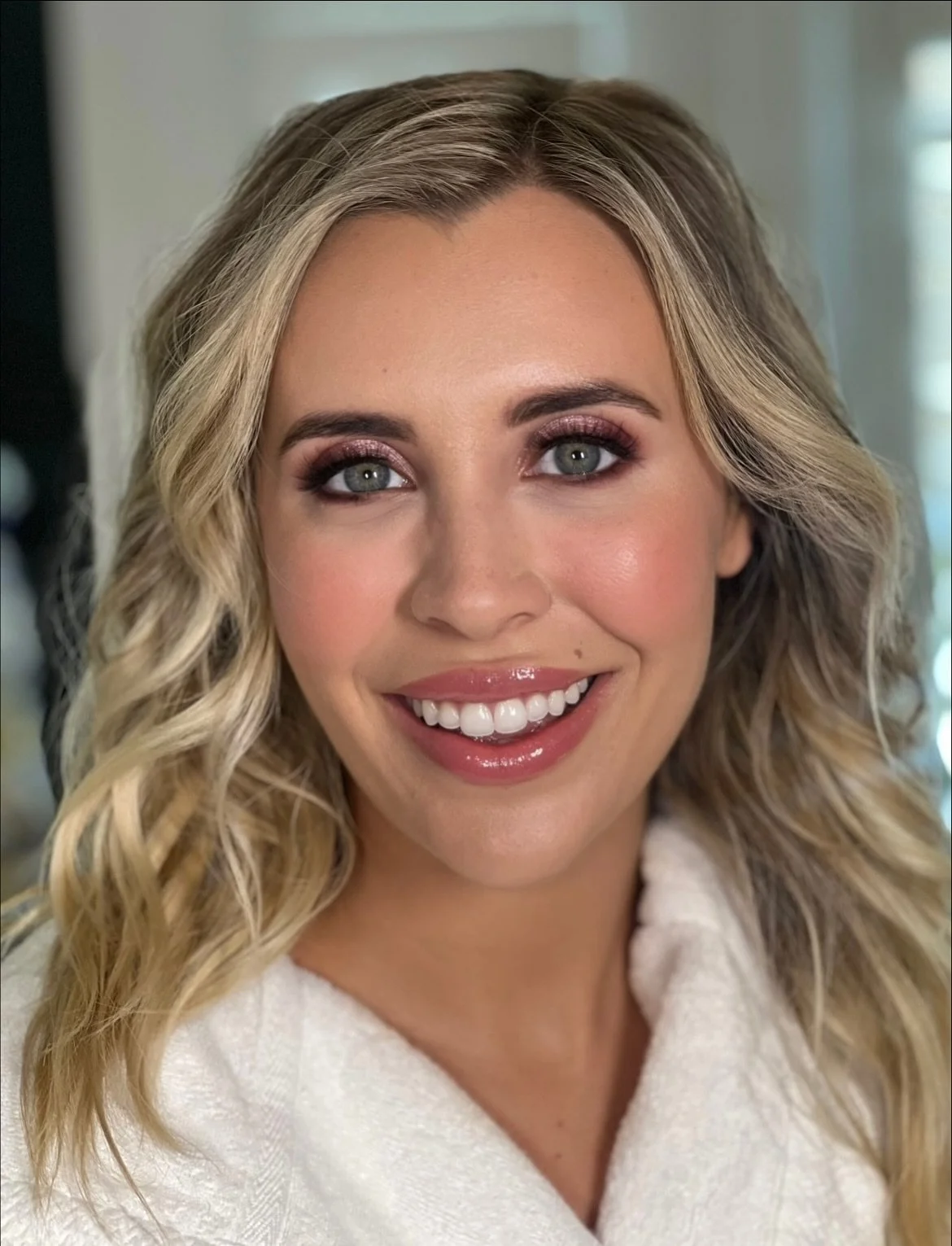 ✨Soft glam glow for Madison ✨ She booked me through @glamsquad for her gender reveal&mdash; we went for an ethereal, radiant look with soft pink tones to match the special day 💕👶🏼
Blowout by the amazing @hairbymystarra 💫

💄Booking makeup for you