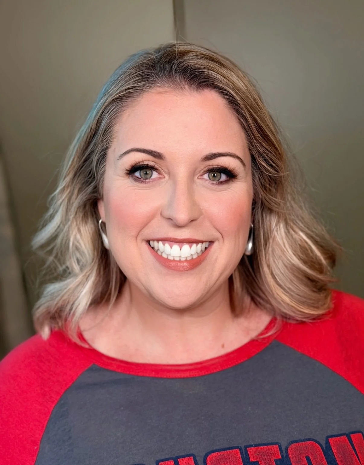 My client was a little nervous about trying false lashes for the first time, but we found the perfect pair for her ✨ Don&rsquo;t worry &mdash; there&rsquo;s always a lash style for everyone 🤍

Booked through @priv and available to travel to you 💄

