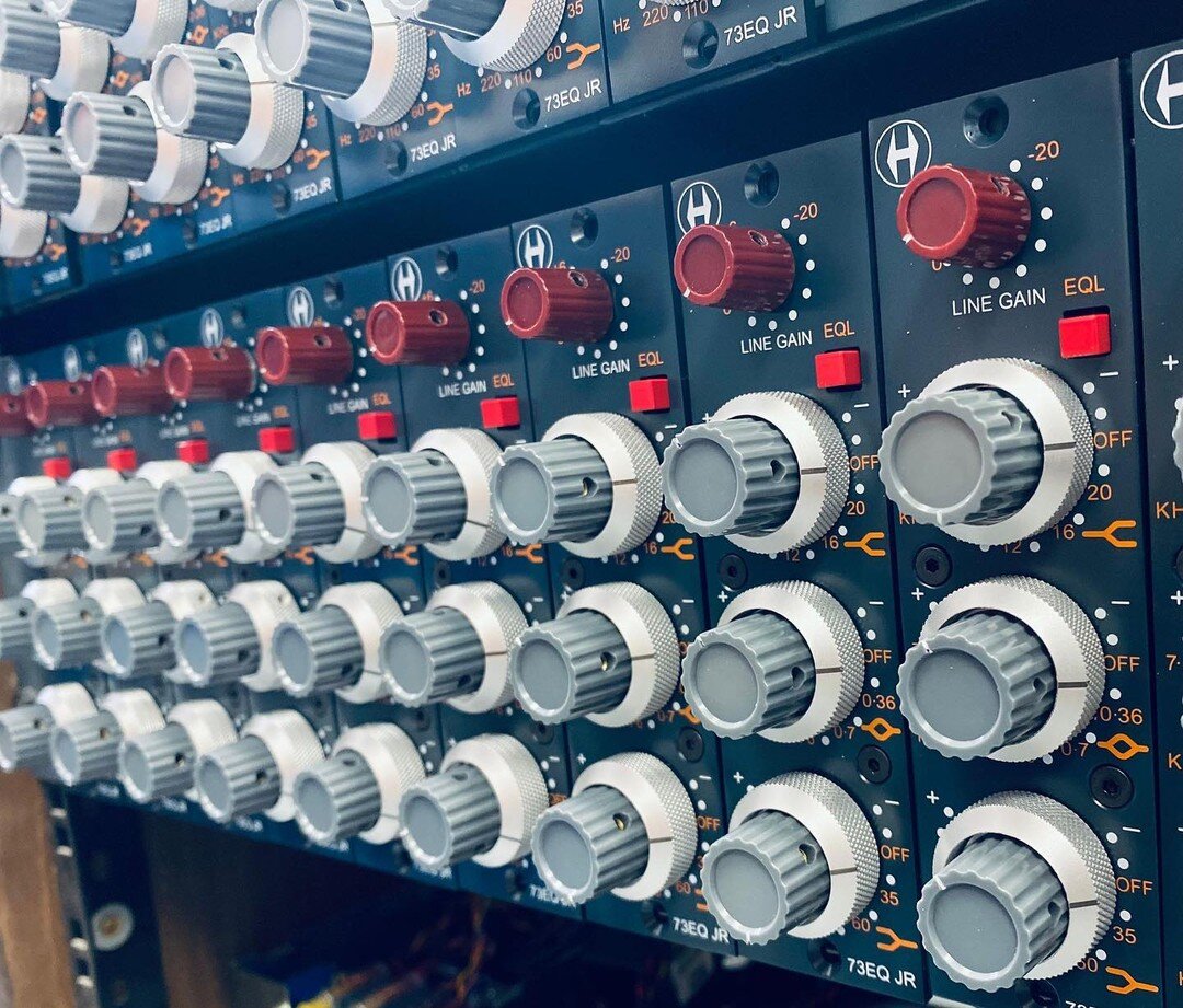 Look at my knobs! Heritage Audio 73EQJR's are the real deal. If you're looking for that holy grail Neve 1073 EQ complete with harmonic distortion then this is it. Complete with two Transformers, 3-band eq with more EQ points, and punch, sheen and war