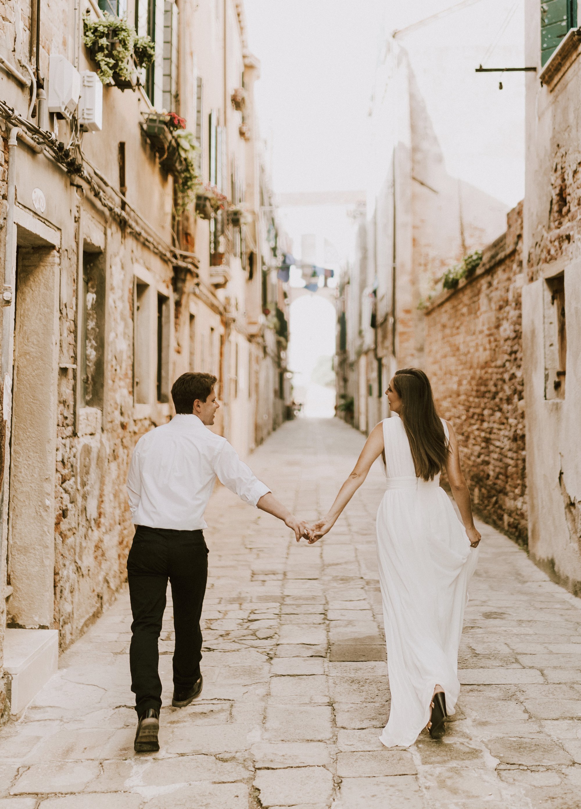 romantic elopement photos in Venice Italy