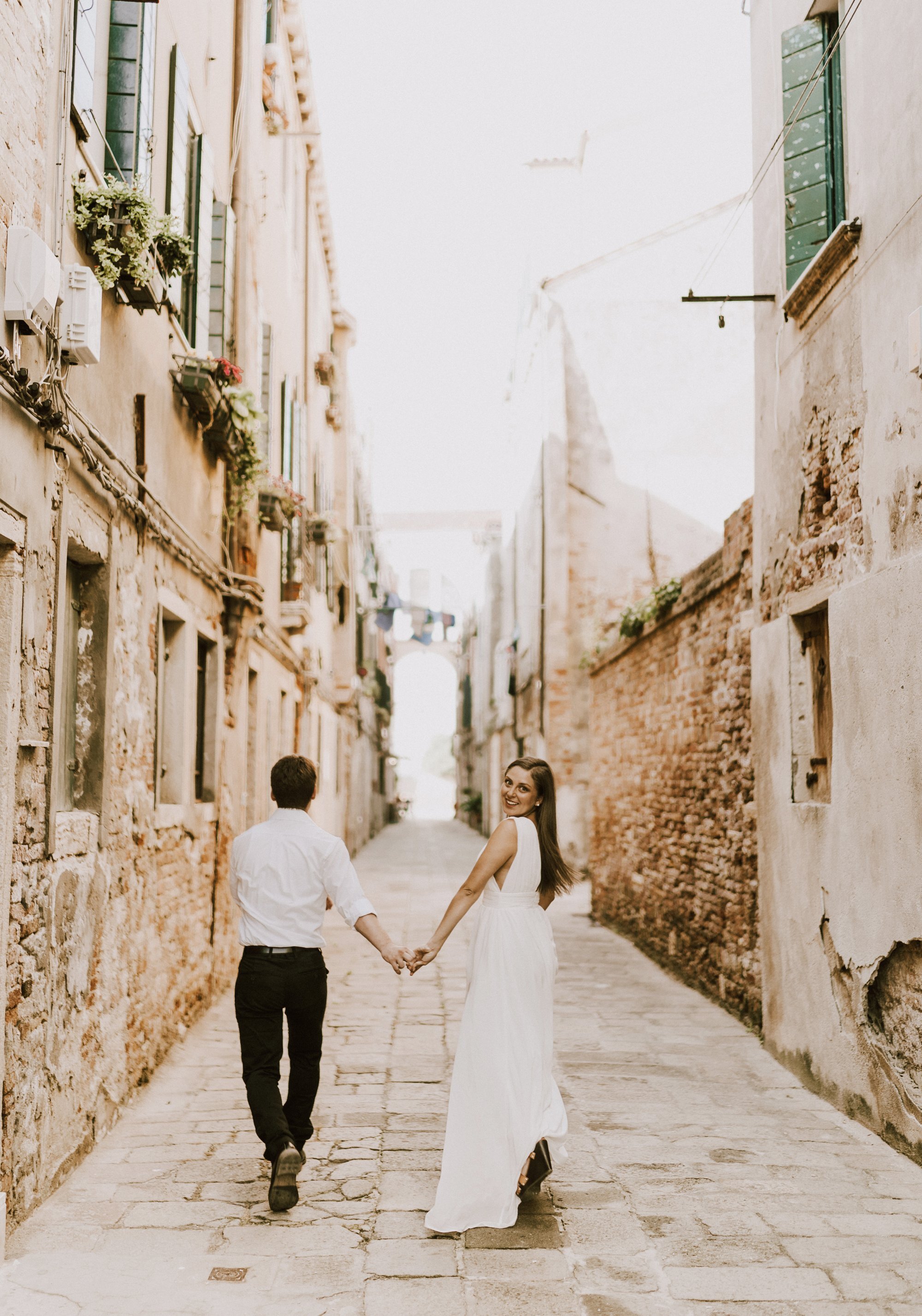 romantic elopement photos in Venice Italy