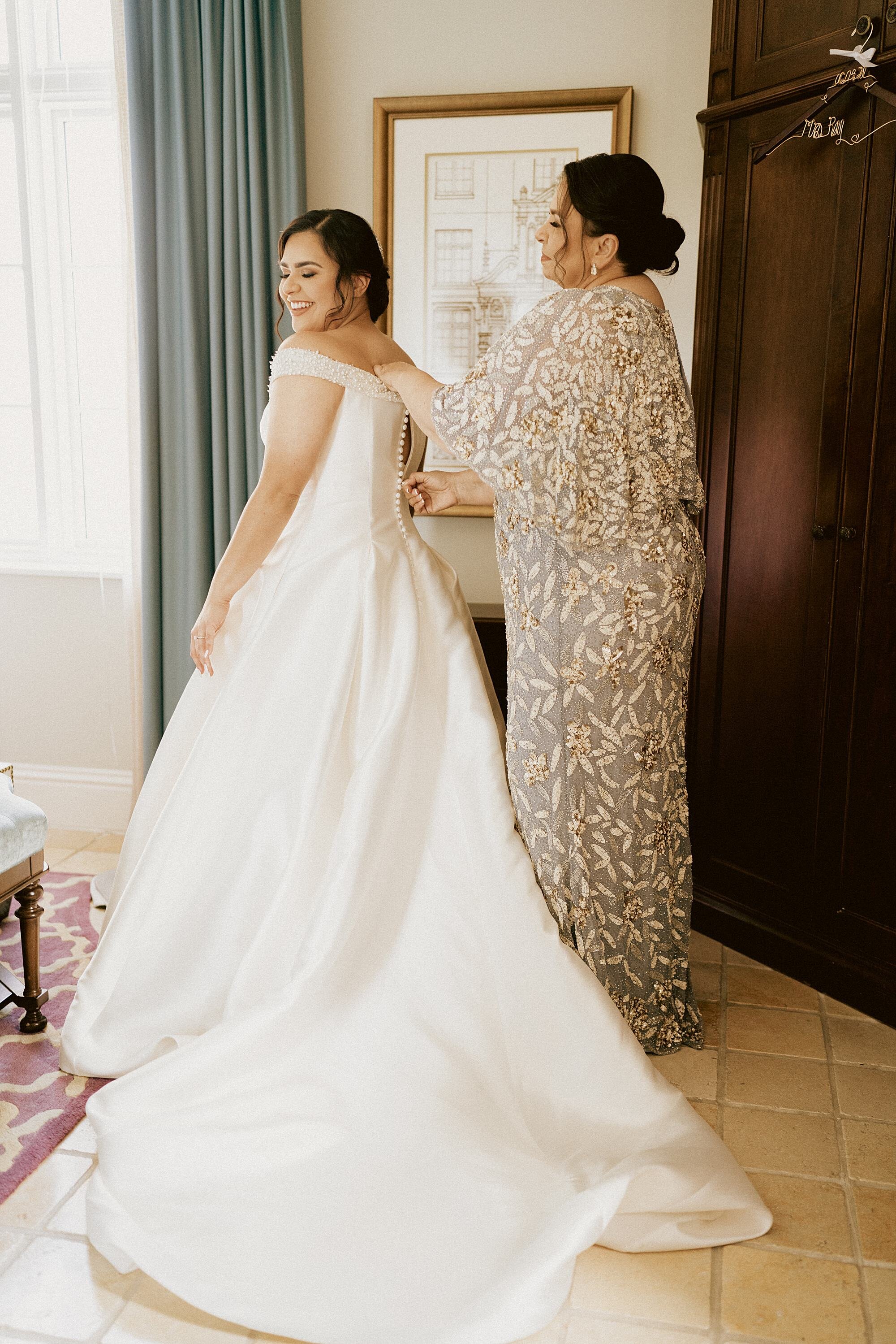 Coral Gables Country Club Wedding - Michelle Gonzalez Photography - Andrea and Andres-157.jpg
