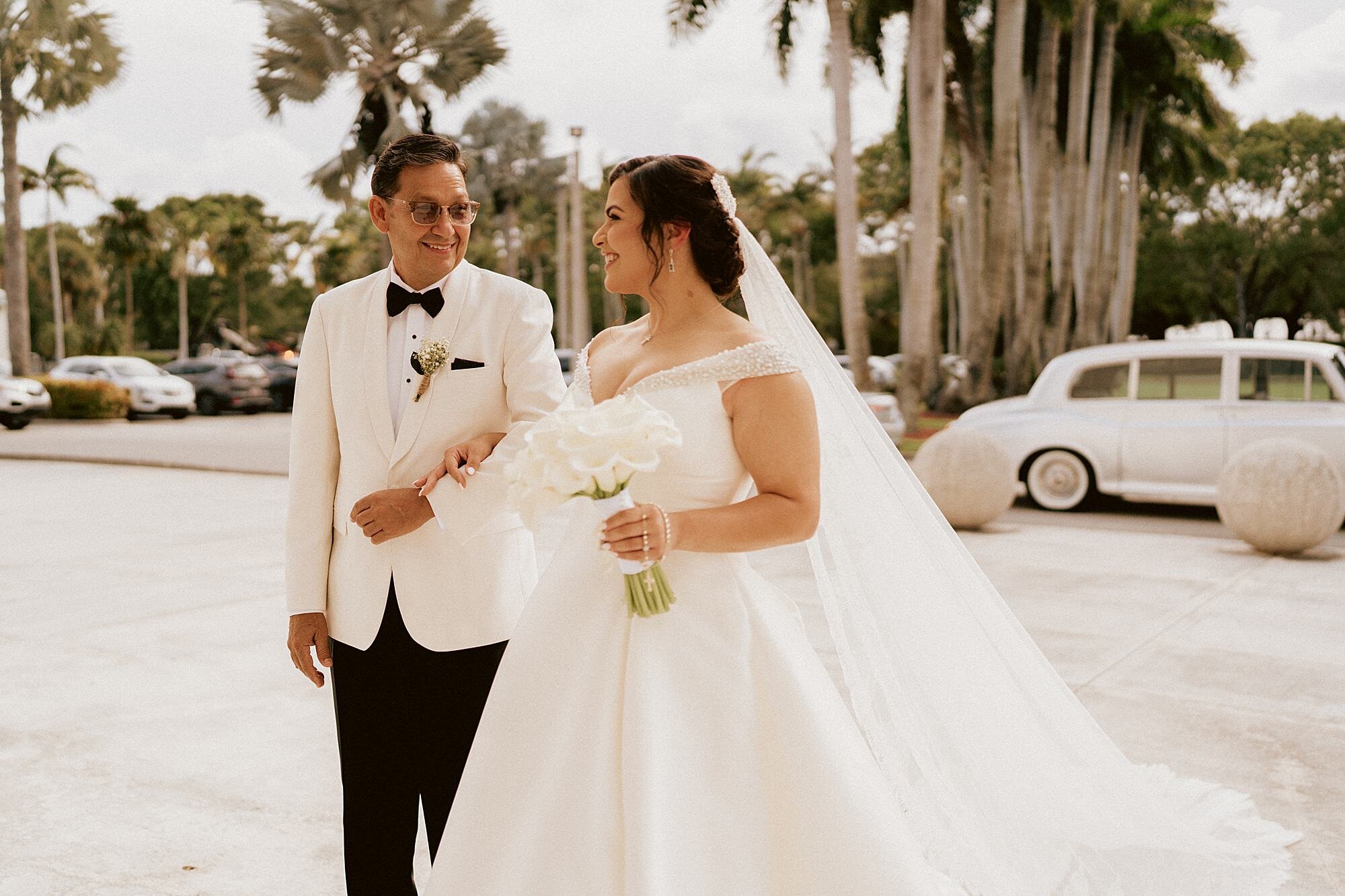 Coral Gables Country Club Wedding - Michelle Gonzalez Photography - Andrea and Andres-272.jpg