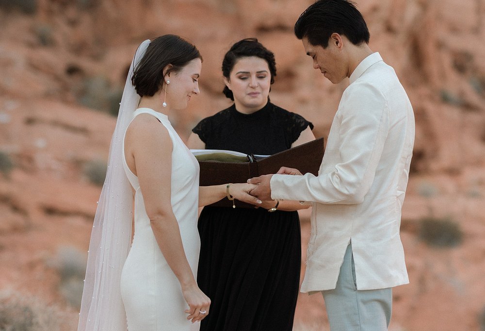 Valley of Fire Las Vegas Elopement - Michelle Gonzalez Photography - Marissa and Jordan-304.jpg