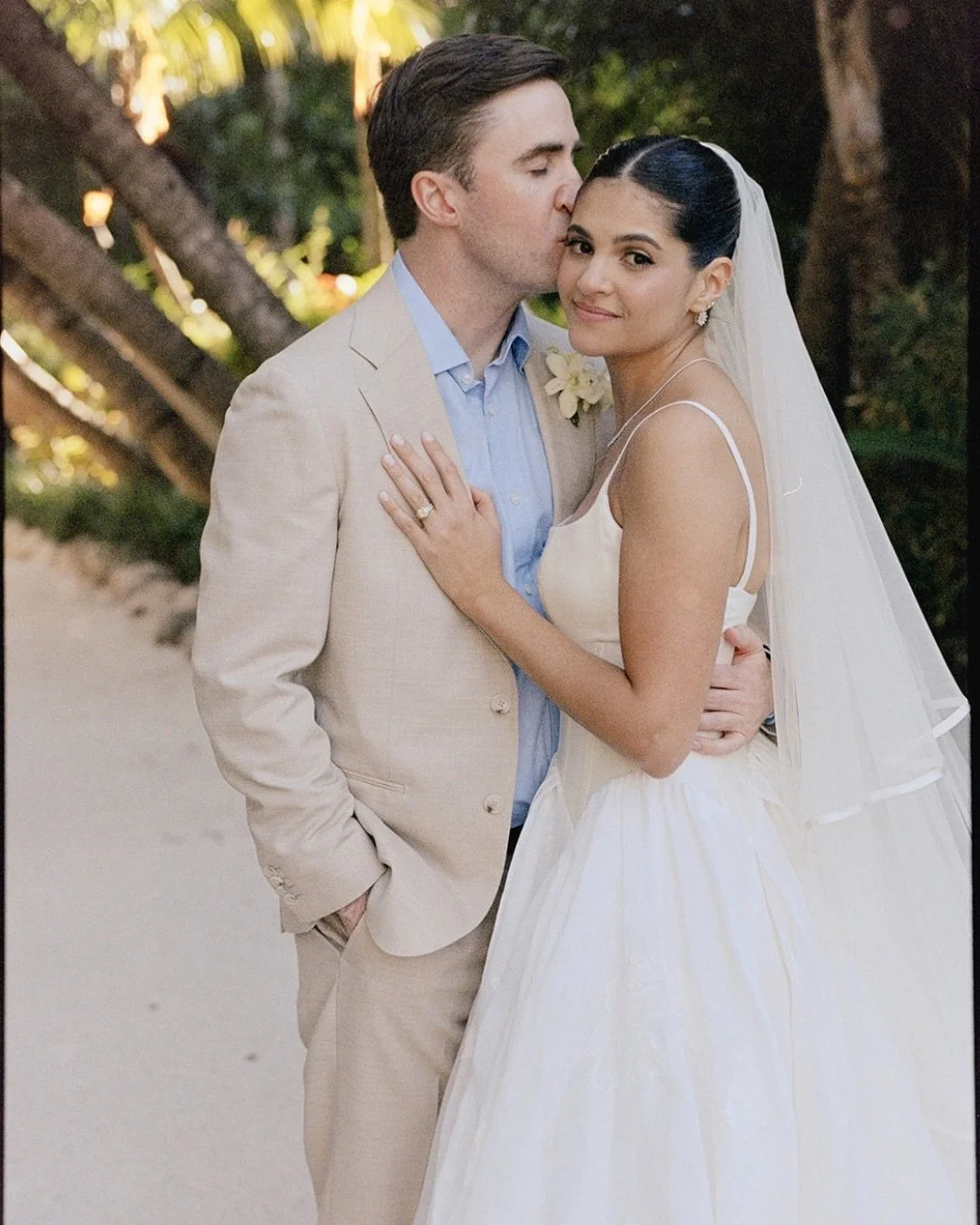 going back to key largo for a wedding tomorrow&hellip;.so naturally I had to post a key largo wedding from a few months ago. 

Their wedding ceremony and reception was at #pierresrestaurantislamorada and they got ready at #checcalodgeresortandspa 

T