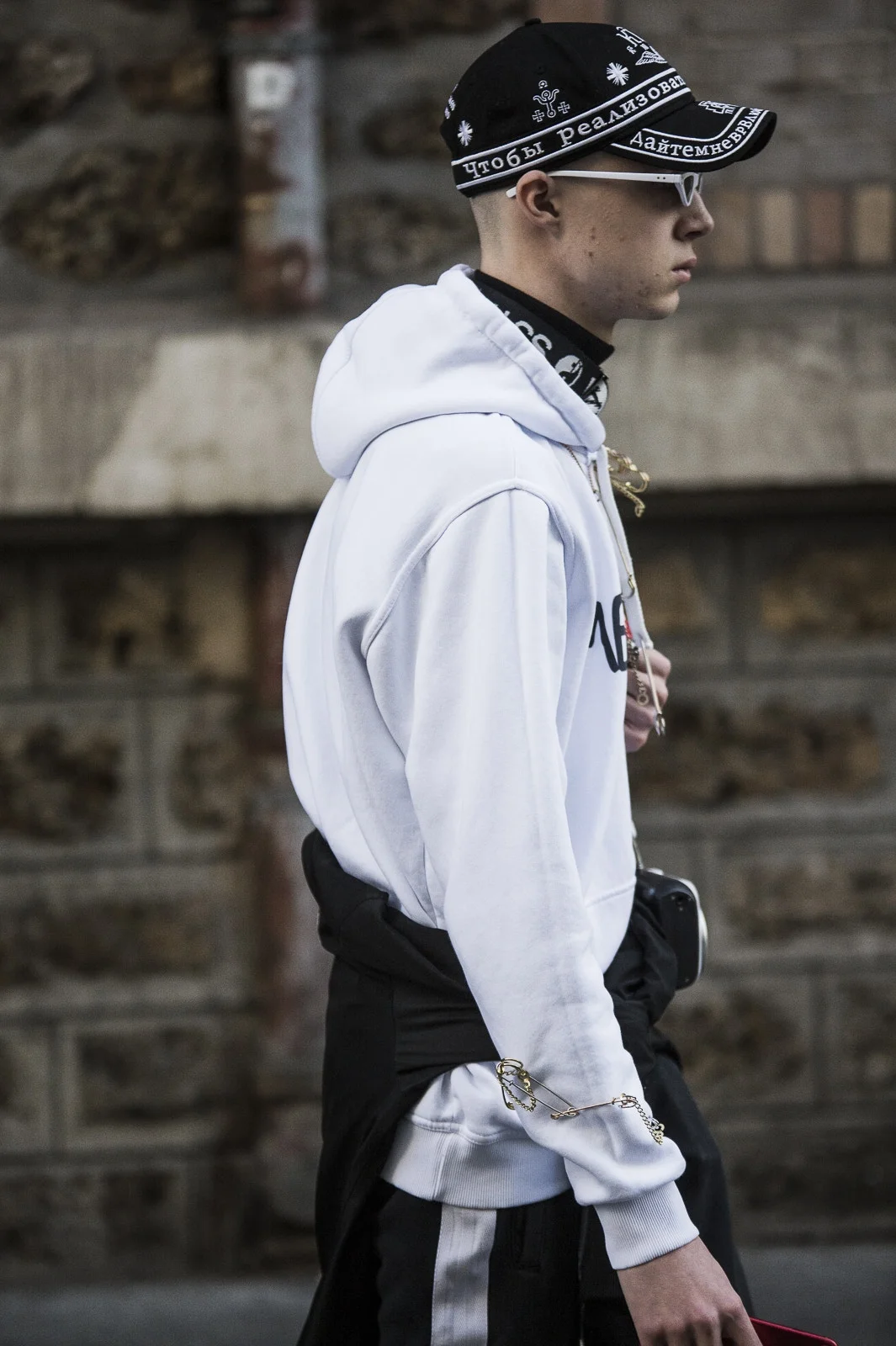 paris-fashion-week-fall-winter-2018-street-style-day-2-01-1.jpg