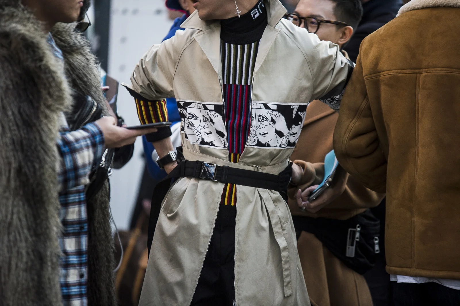 milan-fashion-week-fall-winter-2018-attendees-mixed-neutrals-and-bold-hues-for-day-2-19.jpg