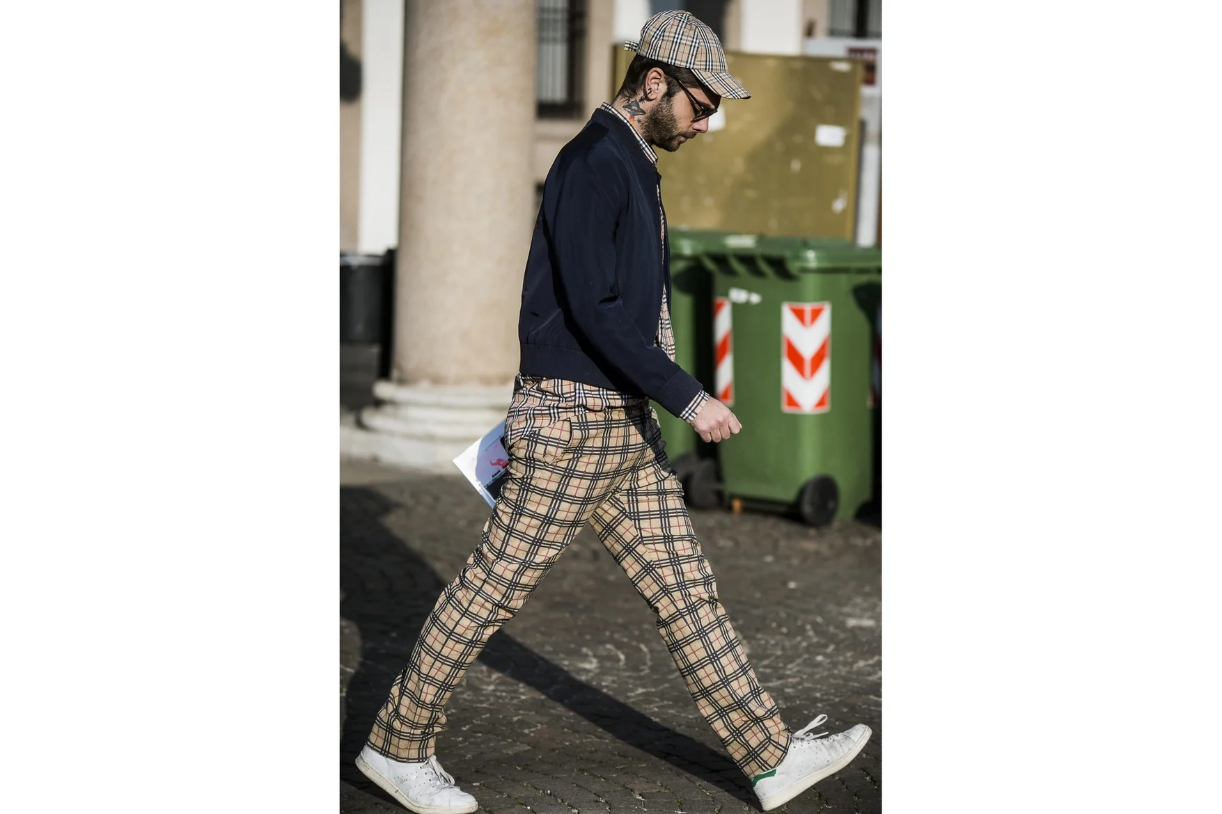 milan-fashion-week-fall-winter-2018-attendees-mixed-neutrals-and-bold-hues-for-day-2-03.jpg